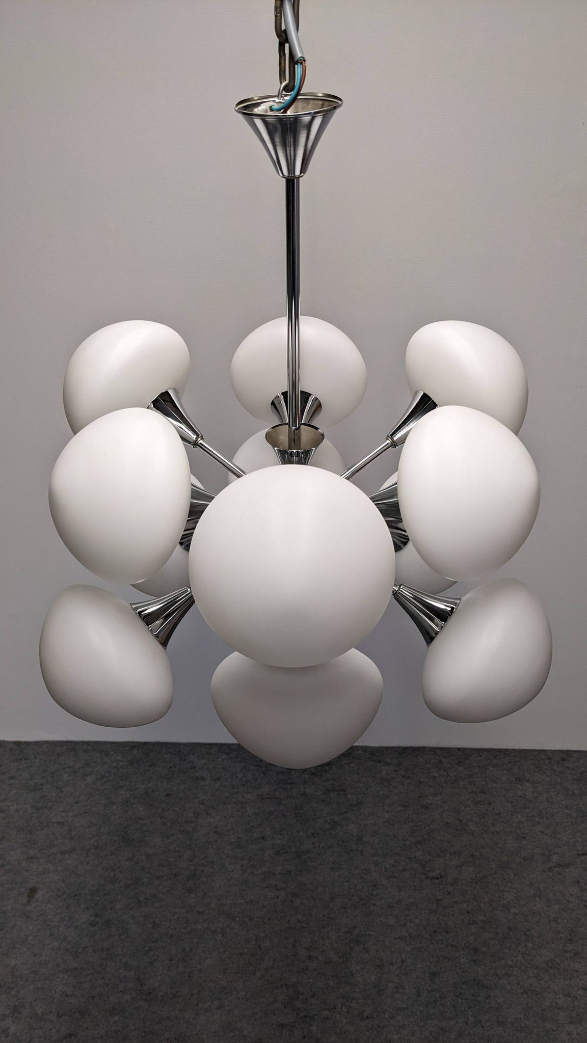 Sputnik chandelier with 12 frosted glass lights, Italy circa 1970.