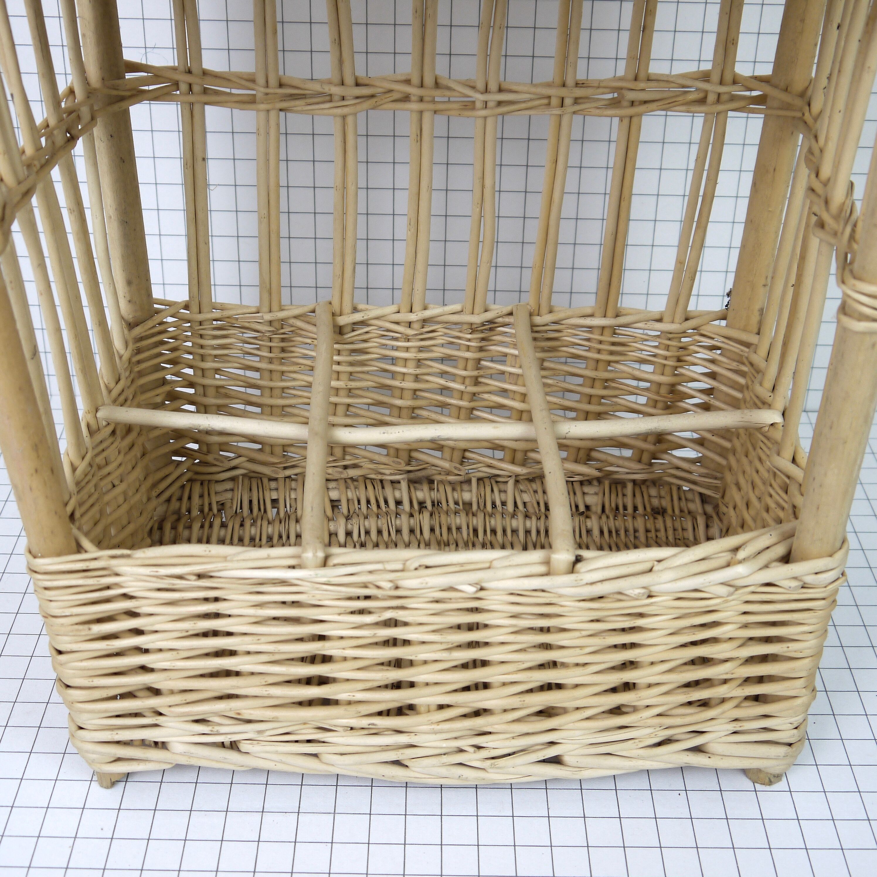 Mini bar in rattan and wicker