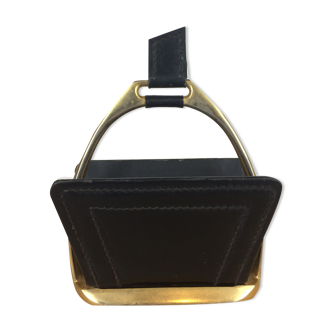 Porte lettres Longchamp en cuir noir et métal doré, années 50