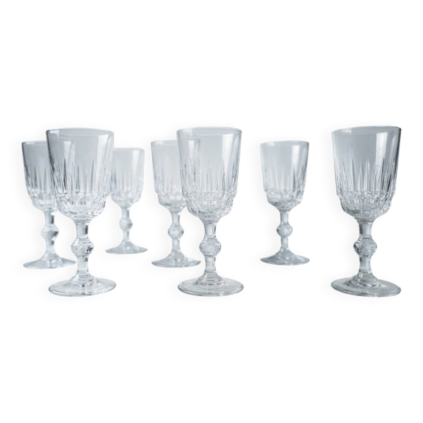 Verres à pied en verre moulé transparent années 70