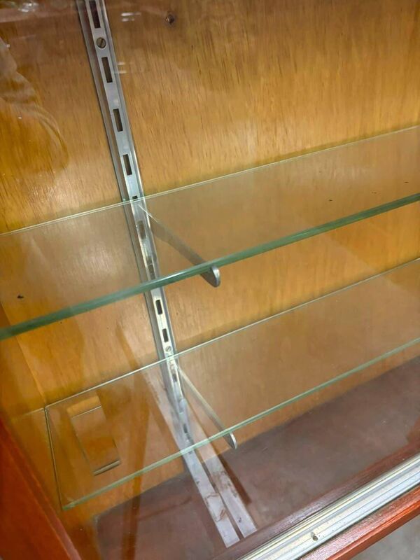 Vitrine murale vintage en bois peu profonde / armoire murale / étagère
