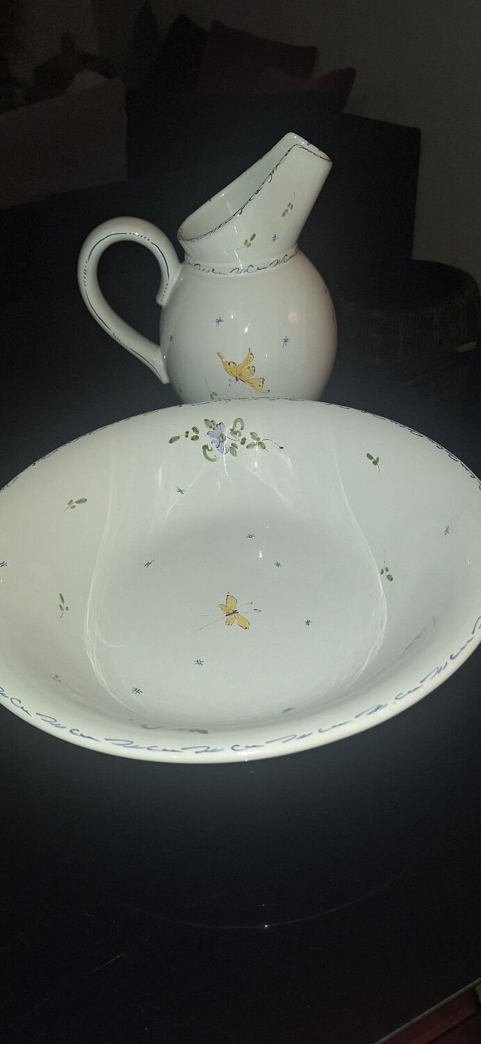 Vase Moustiers workshop A.Baratta (A.B)