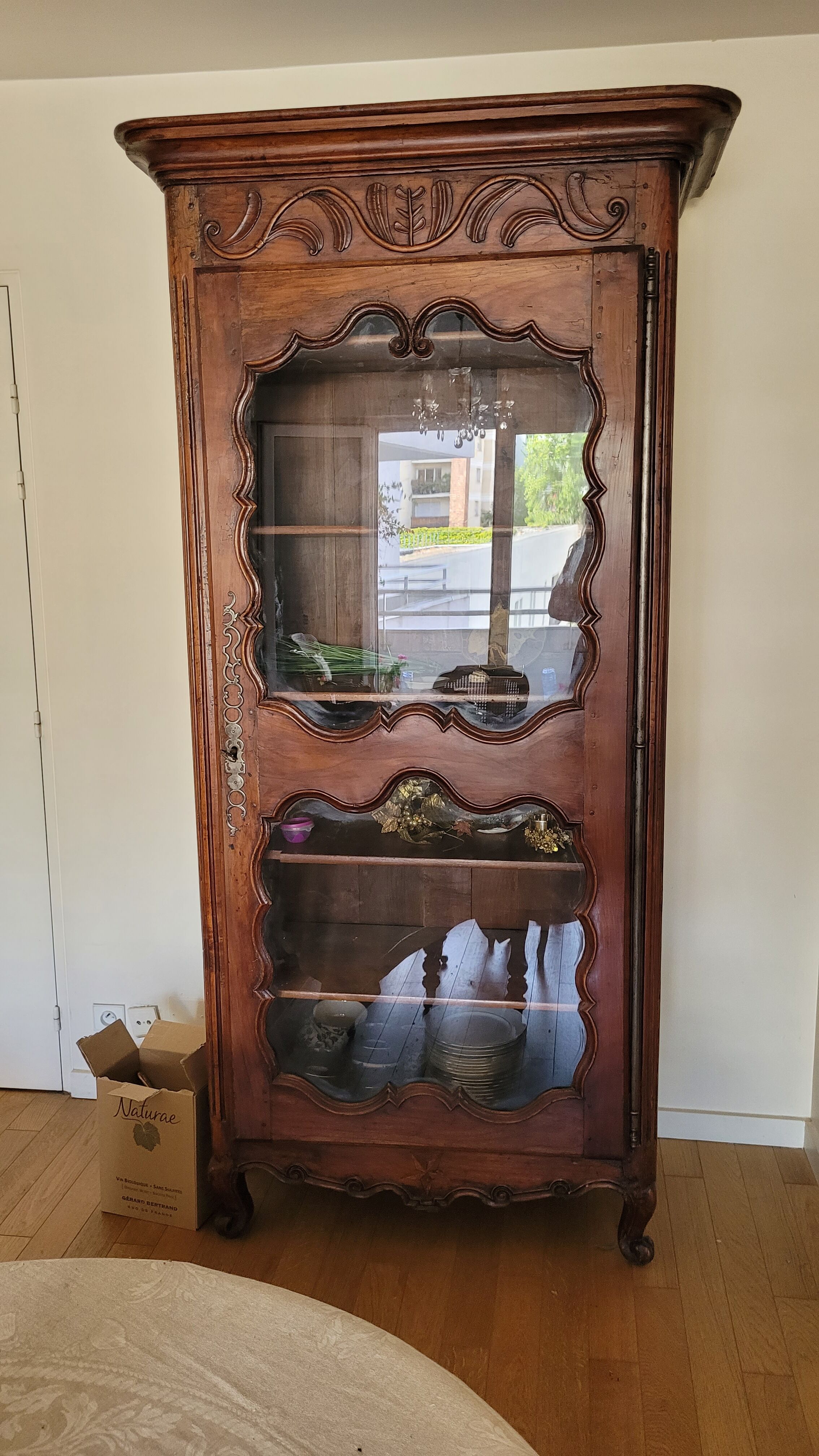 Magnificent antique bonnetière in carved solid wood – Louis XV style