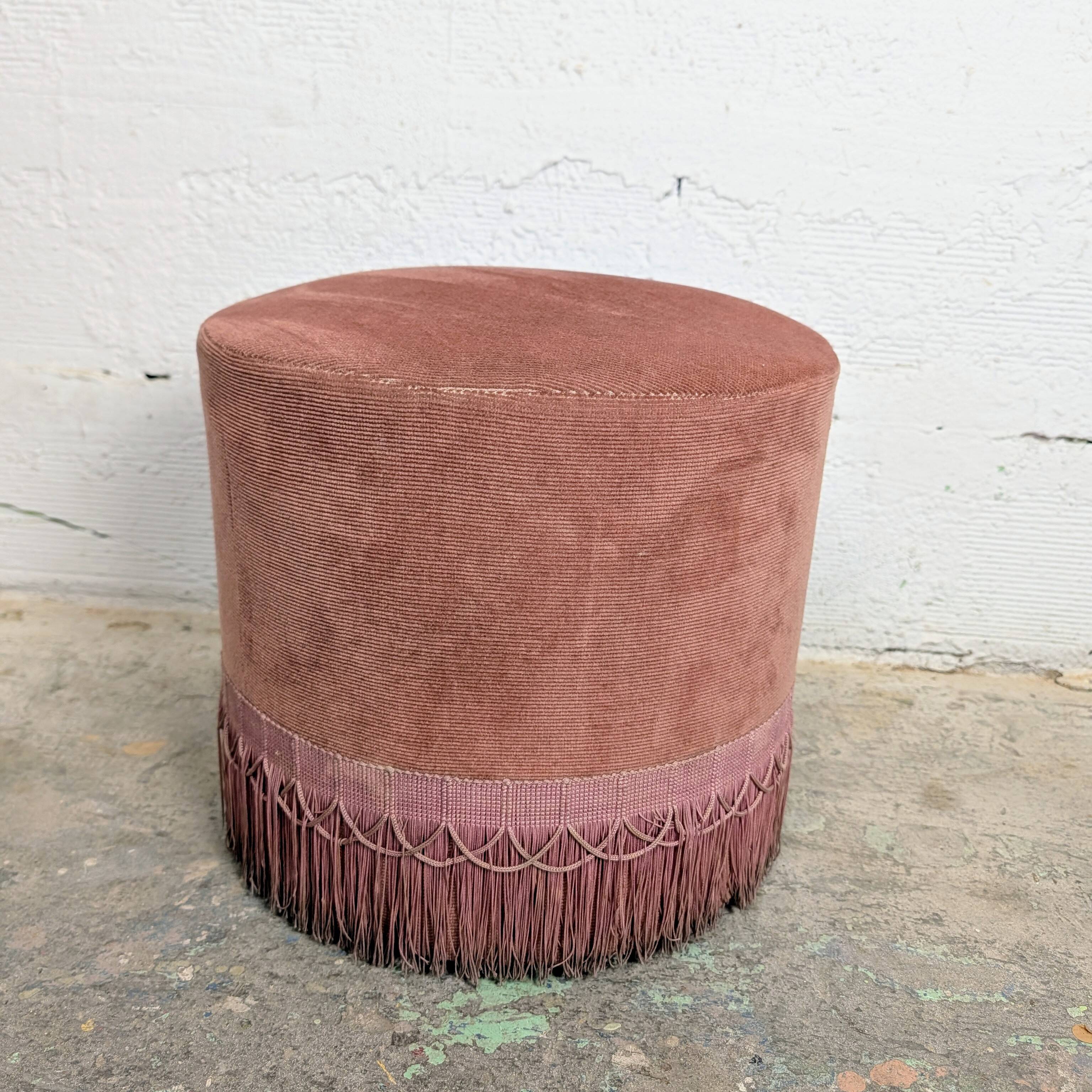 Pouf rond velours vieux rose à franges