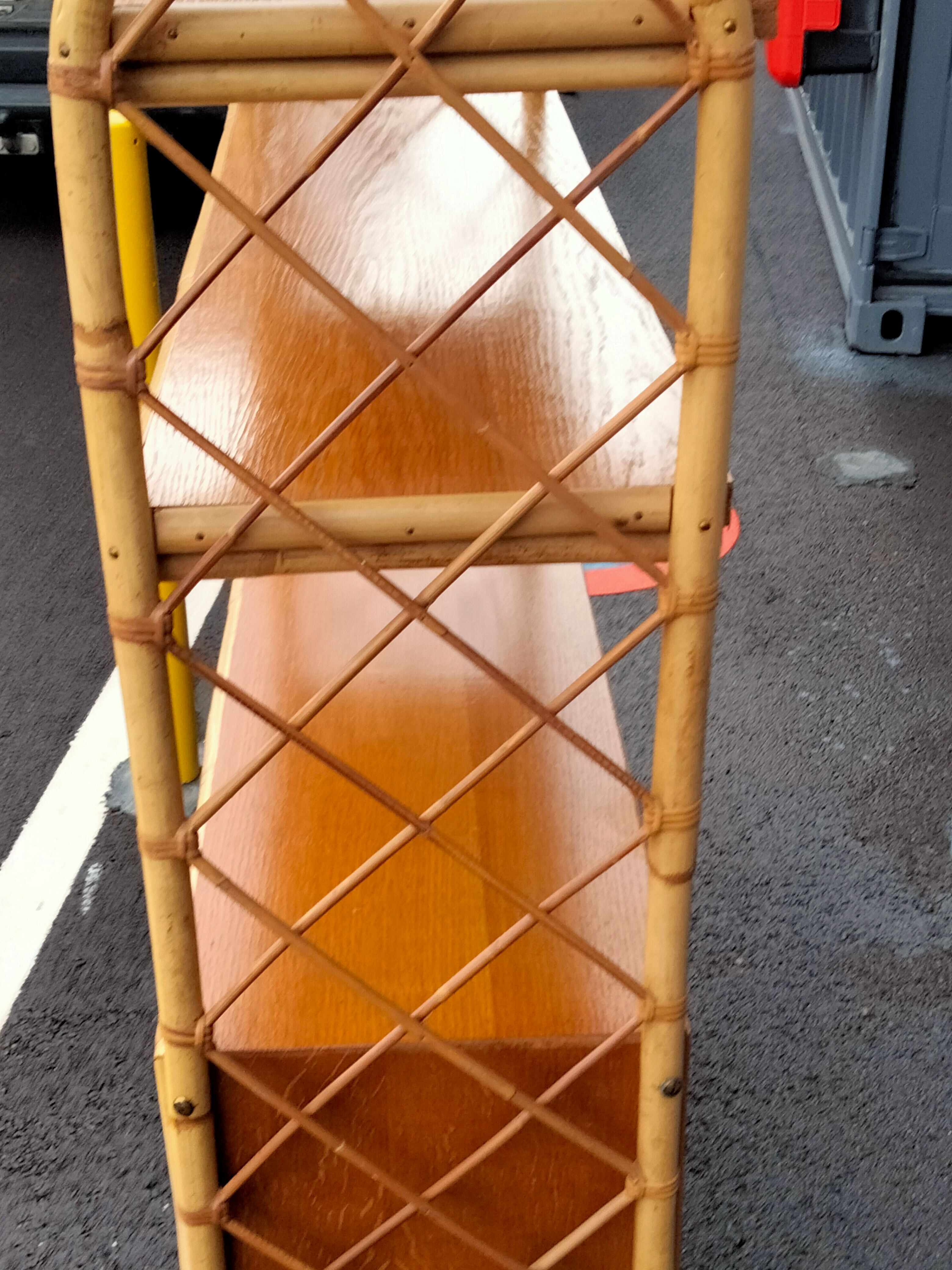 Étagère en rotin ancien vintage