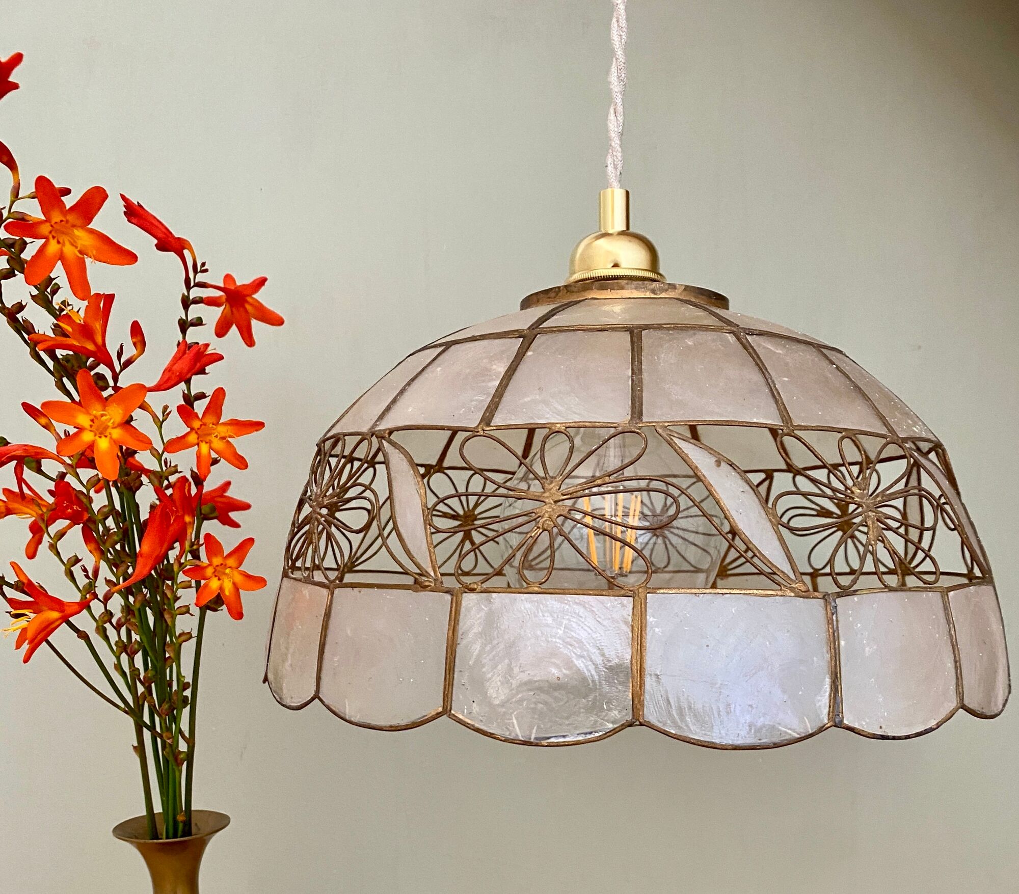 Vintage lampshade suspension in mother-of-pearl and brass