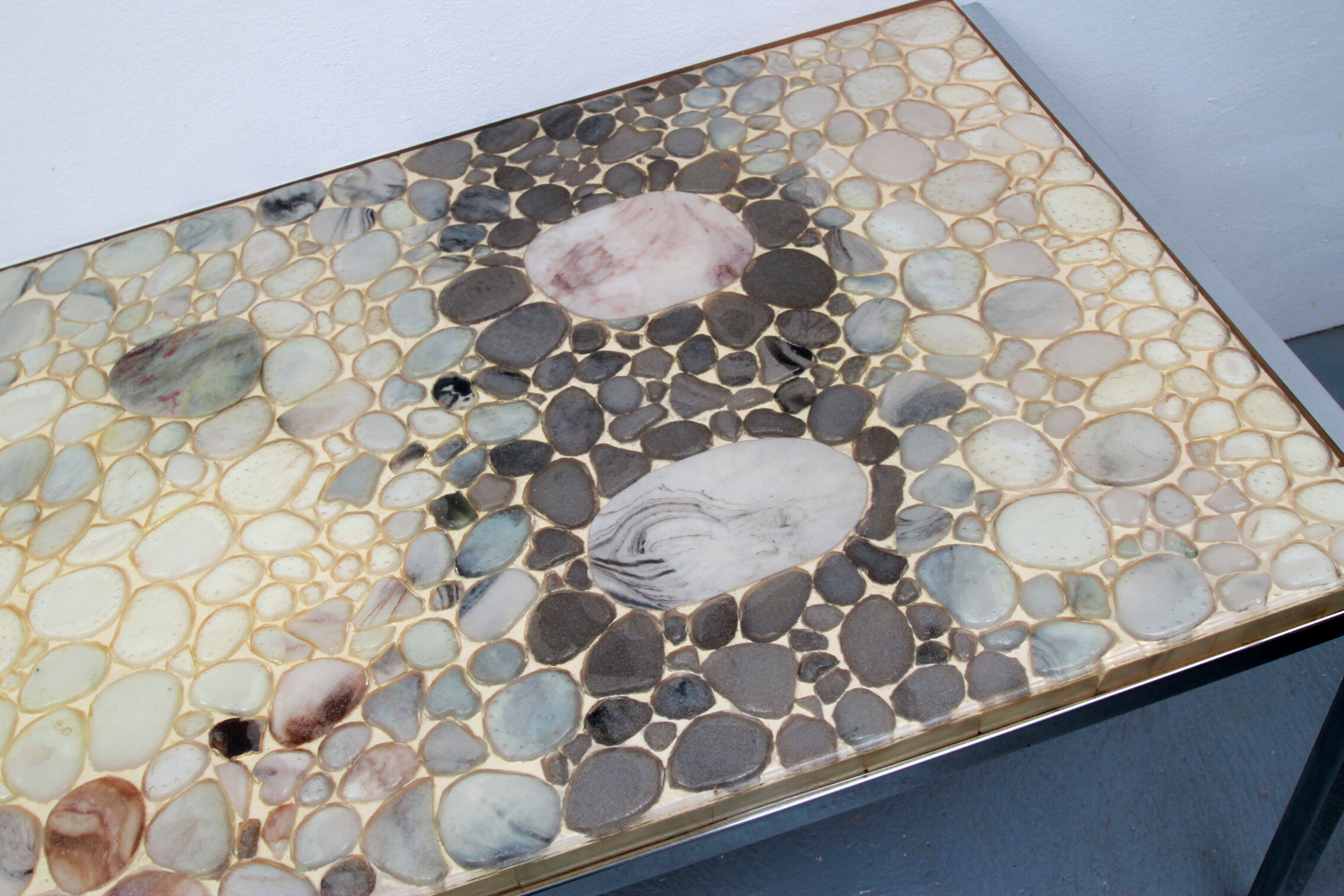 1970s space age coffeetable with pebble stones and acryl