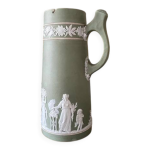 pichet  en jaspe vert Wedgwood 1878 décor Antiquité