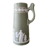 pichet  en jaspe vert Wedgwood 1878 décor Antiquité