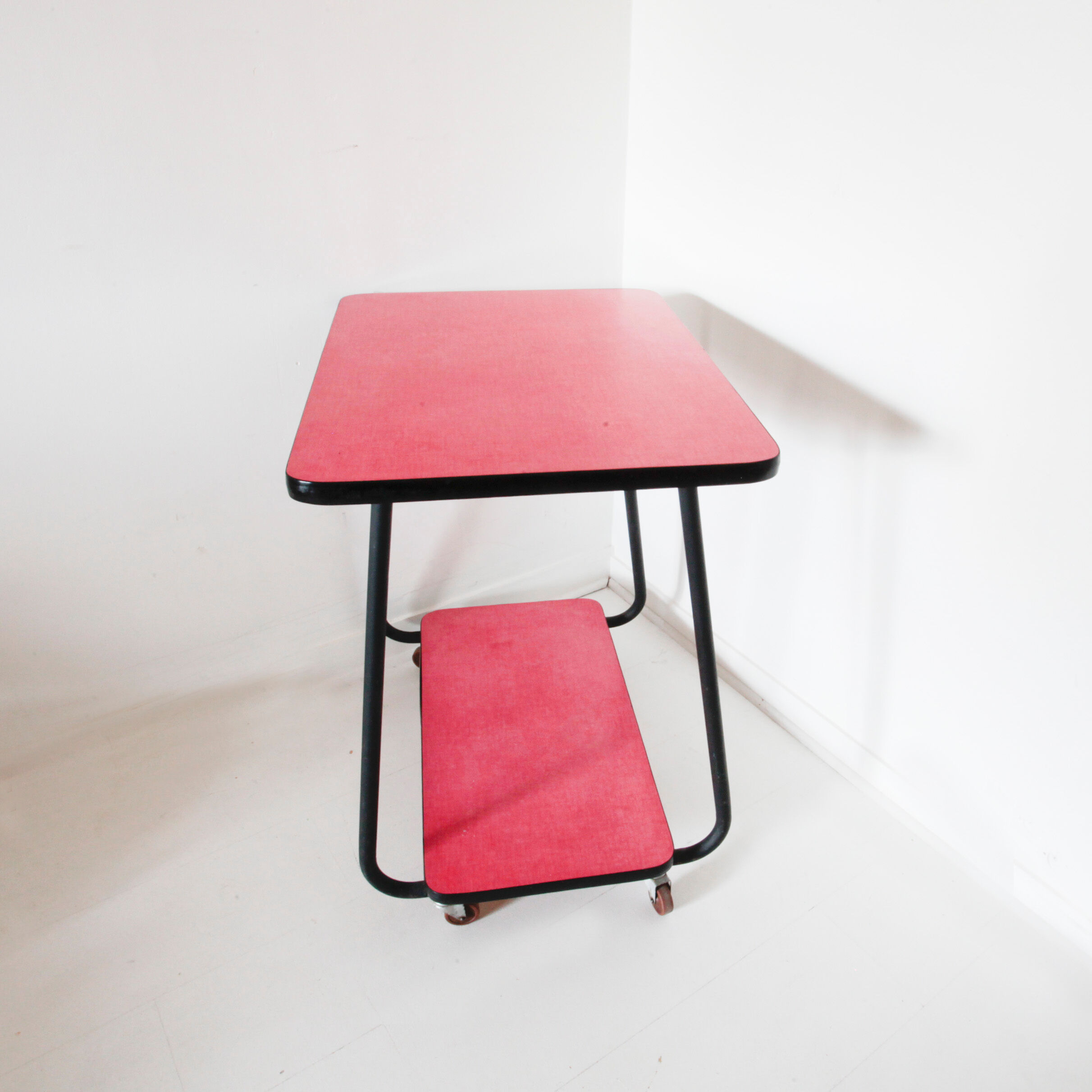Service red formica table