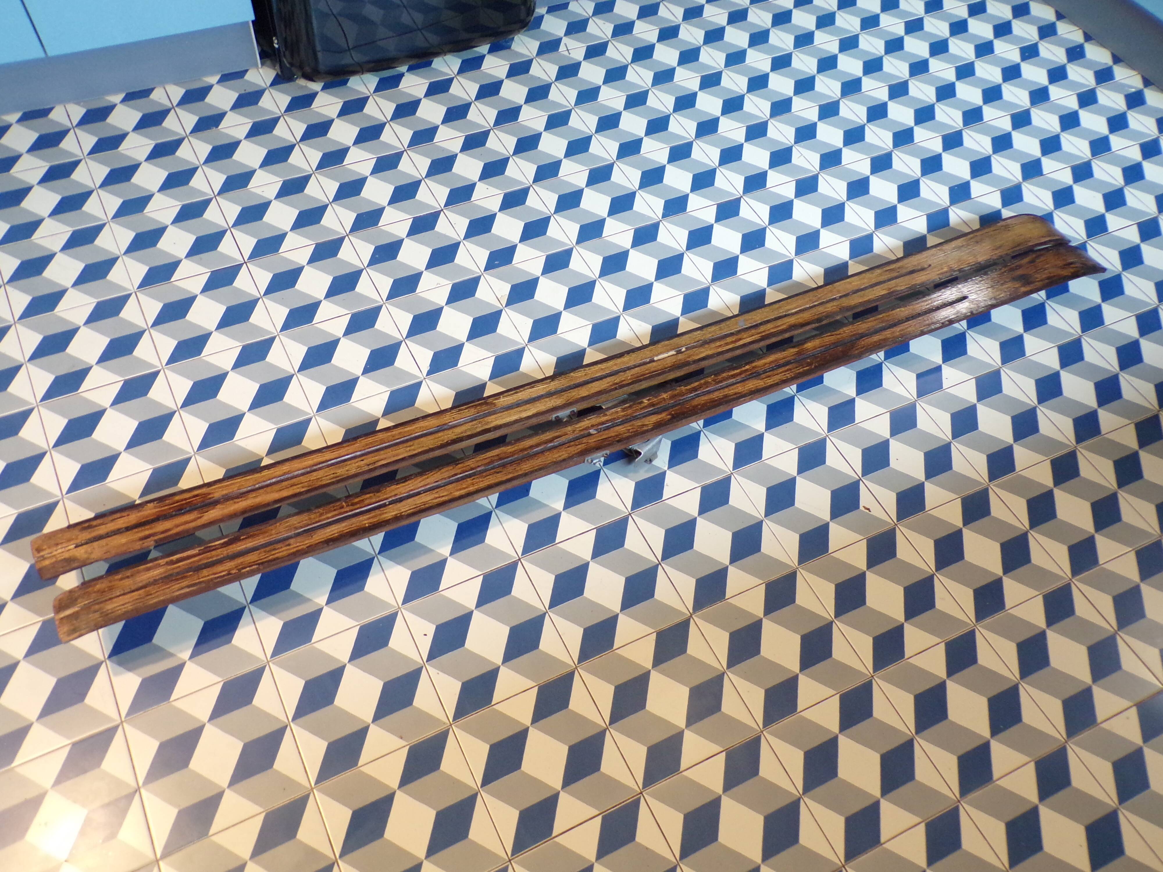 Pair of vintage wooden skis L=200cm
