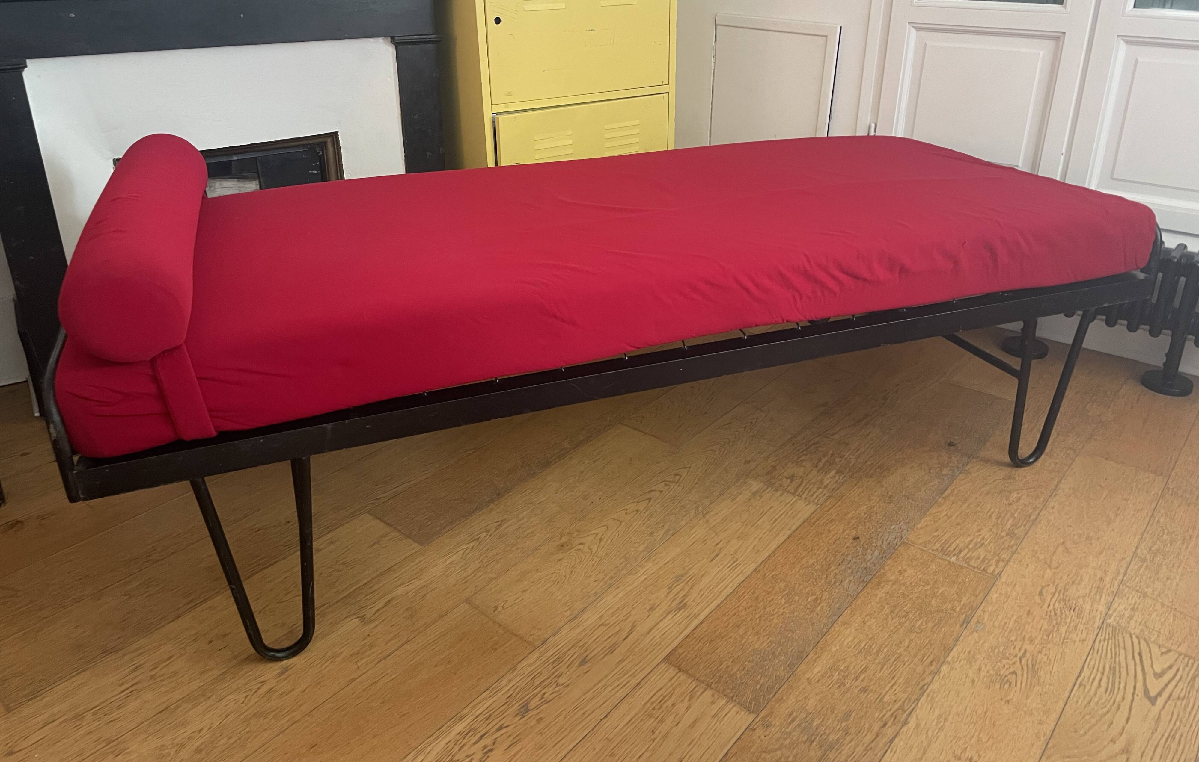 Vintage single bed / daybed