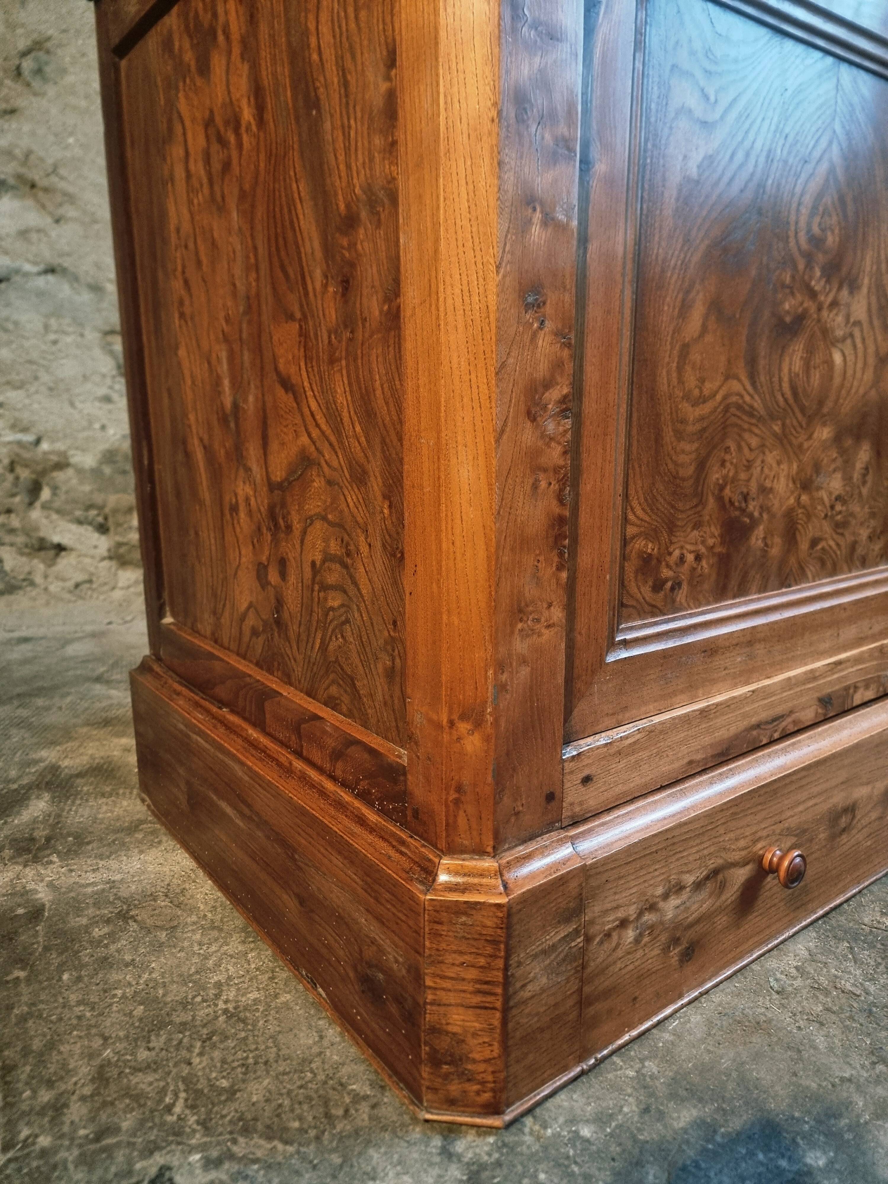 French buffet from the 19th century in elm with drawers – Louis Philippe period