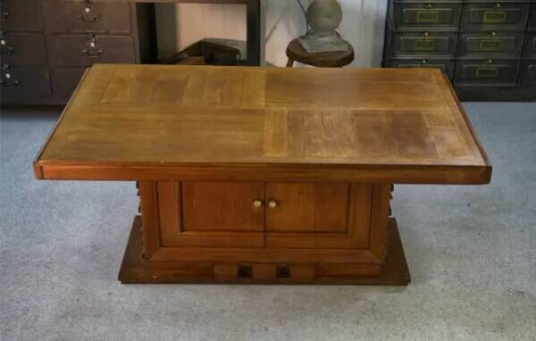 Table en chêne massif piètement central avec rangement Charles Dudouyt 1950’s
