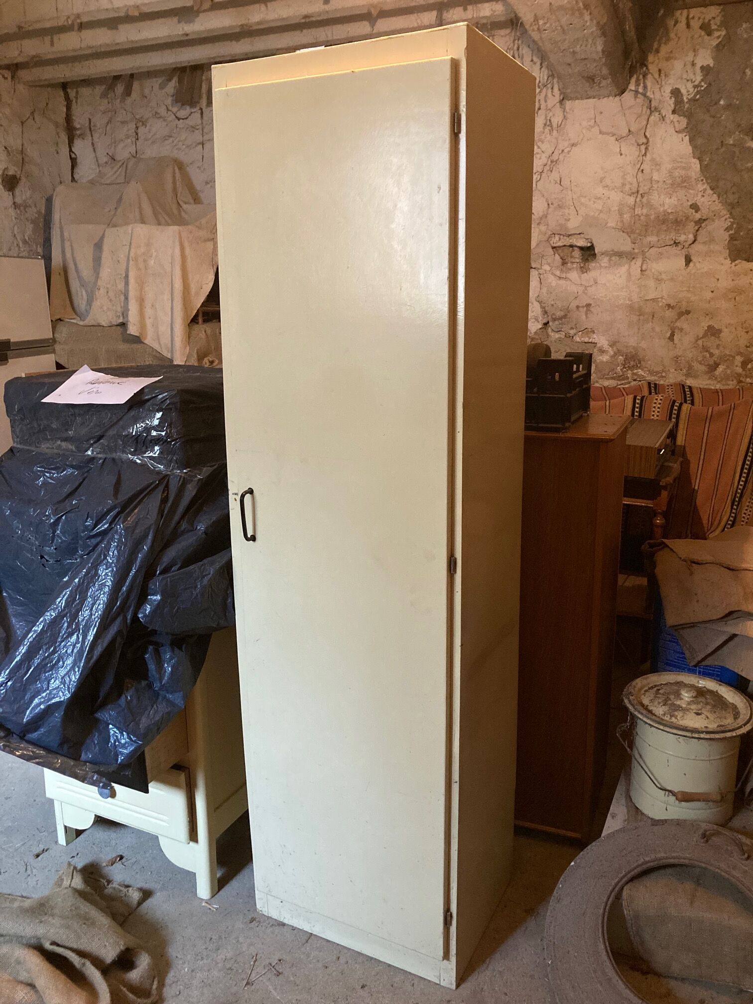 Parisian bonnetière cabinet 1930