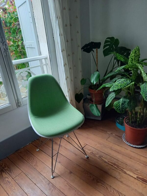 Chaise eames, Édition vitra