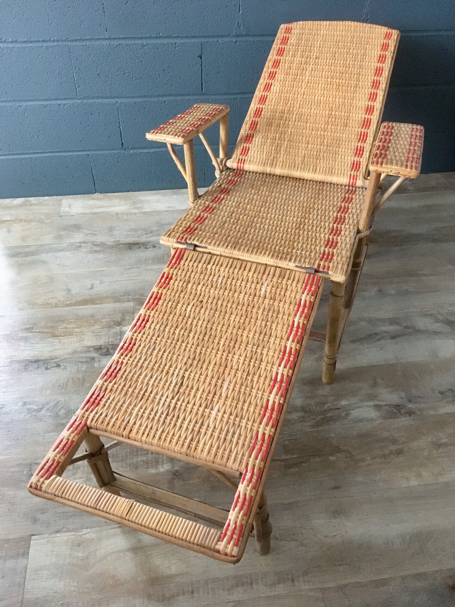 Rattan lounge chair