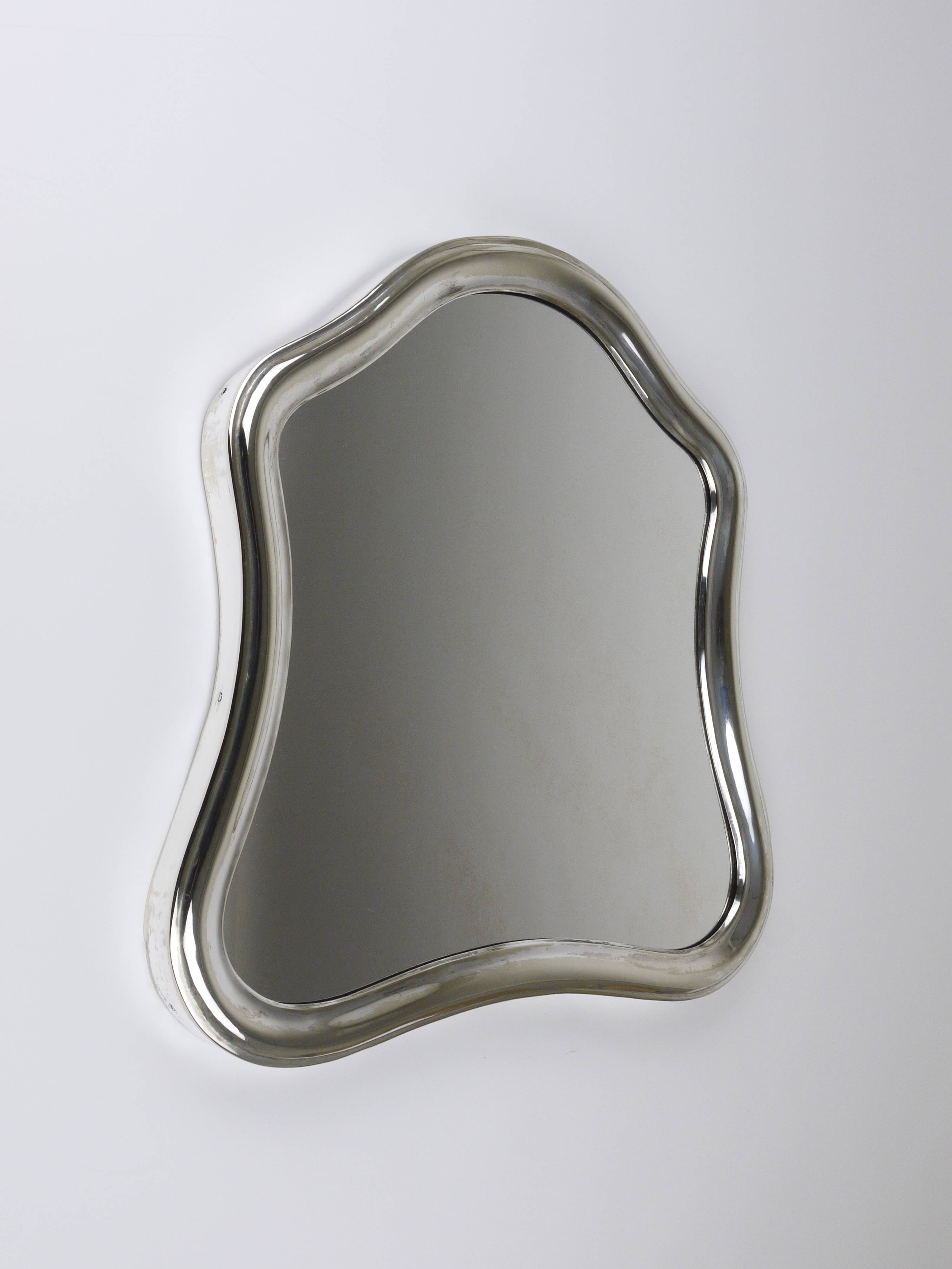 Miroir mural en argent viennois à bords festonnés, Autriche, vers 1900