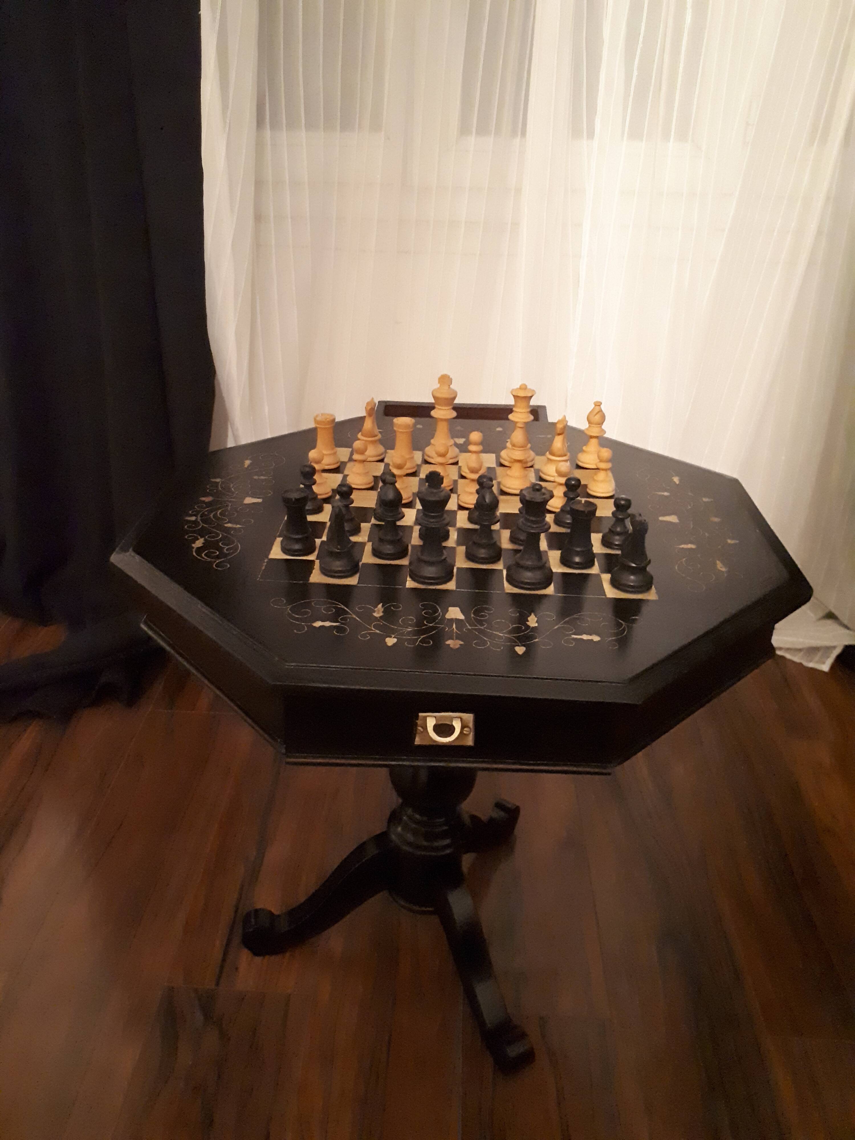 Octagonal chess table marquetry