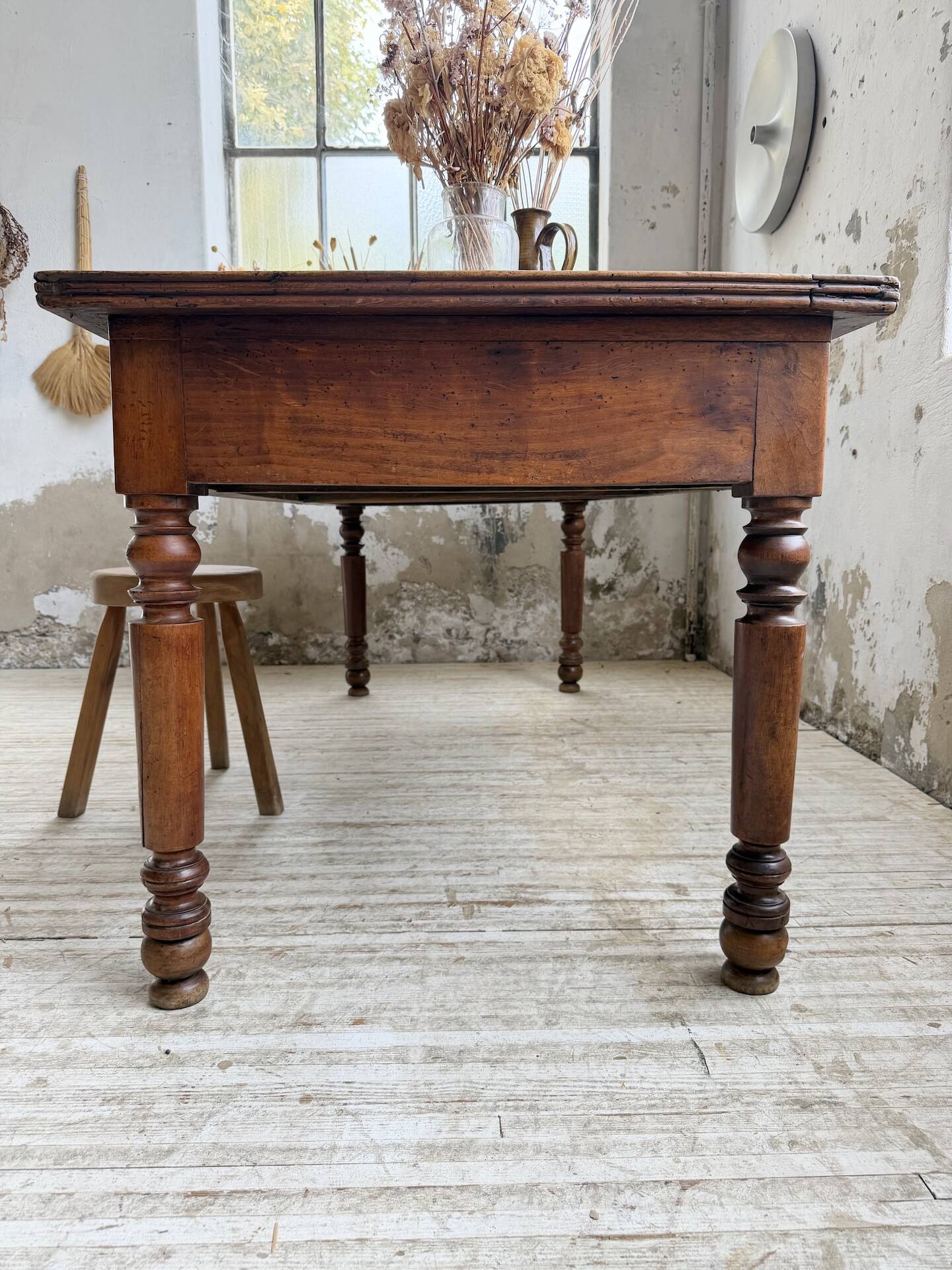 Table de ferme ou table de drapier noyer massif 1900