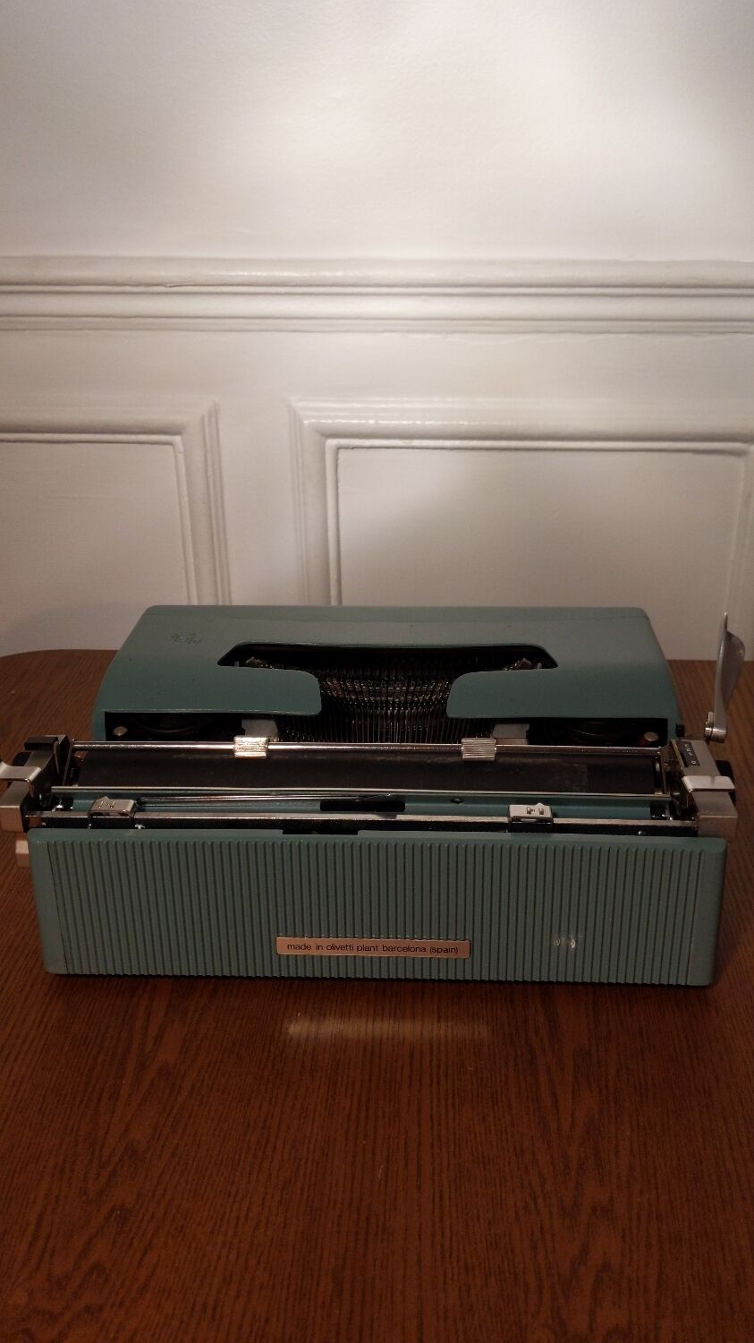 Olivetti Lettera 32 typewriter