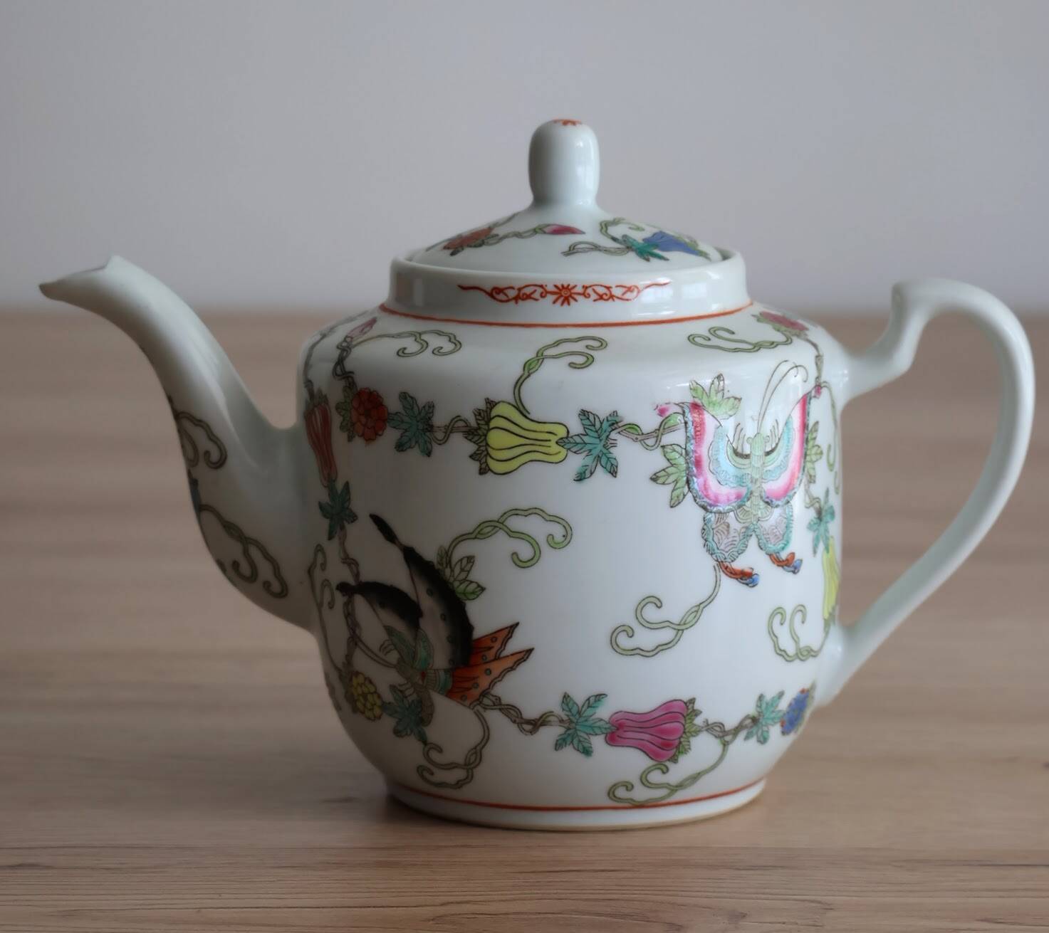 Chinese hand painted teapot Jingdezhen