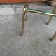 Table basse vintage 1970s en laiton doré et plateau en verre transparent — jaune paille