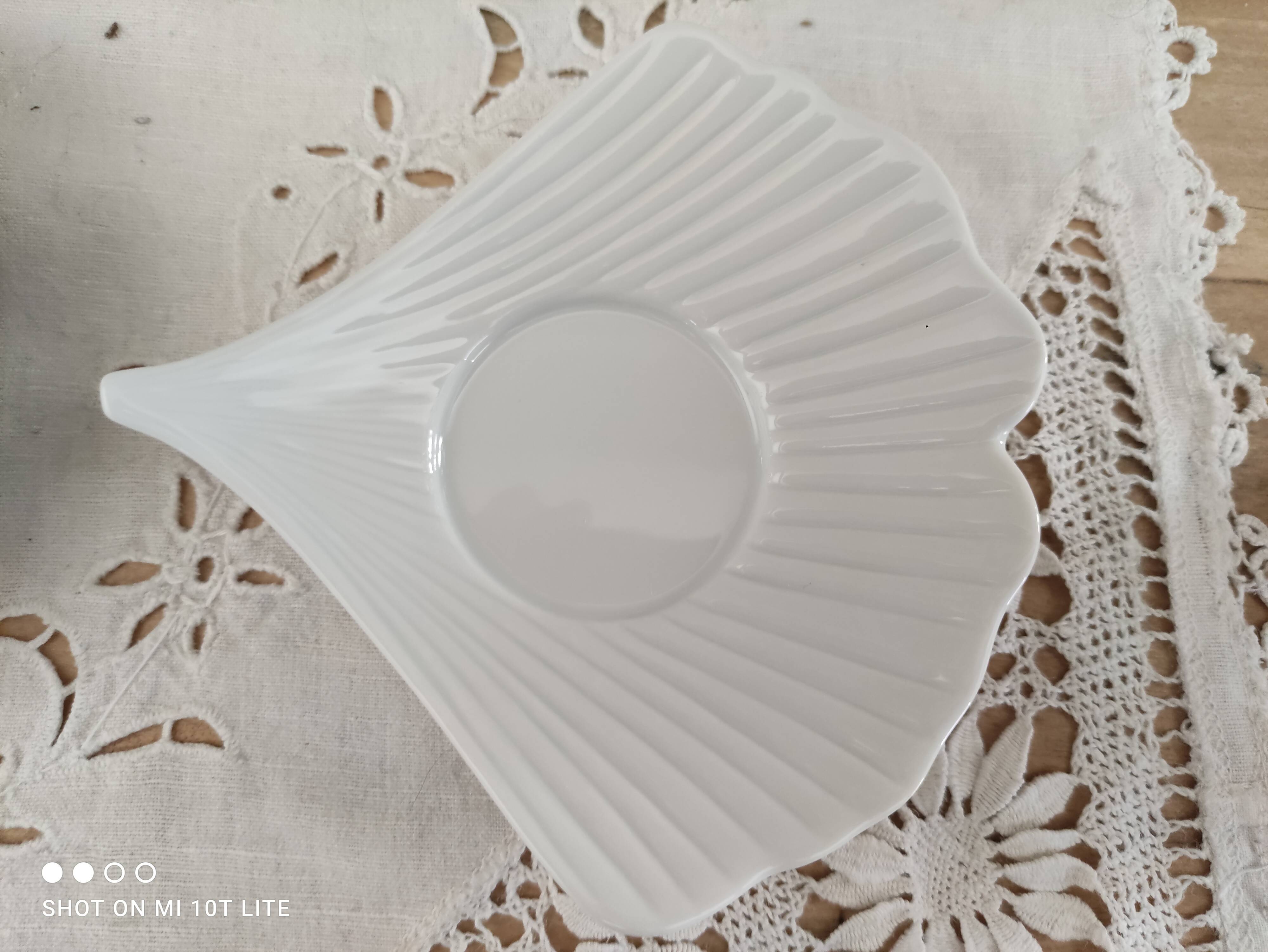 Set of 8 espresso coffee cups and white Limoges porcelain sub-cups scallops