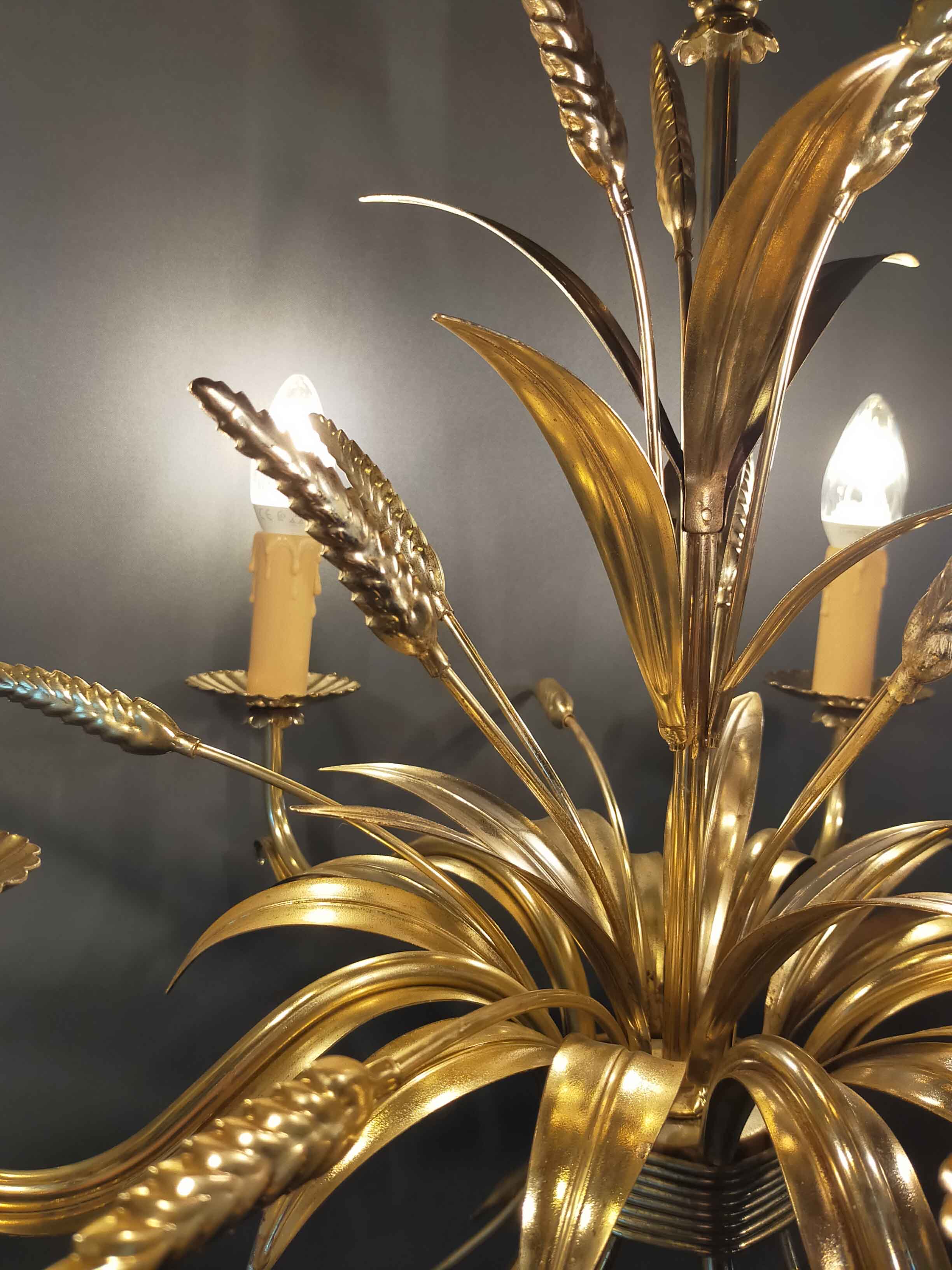 Hanging lamp ears of wheat