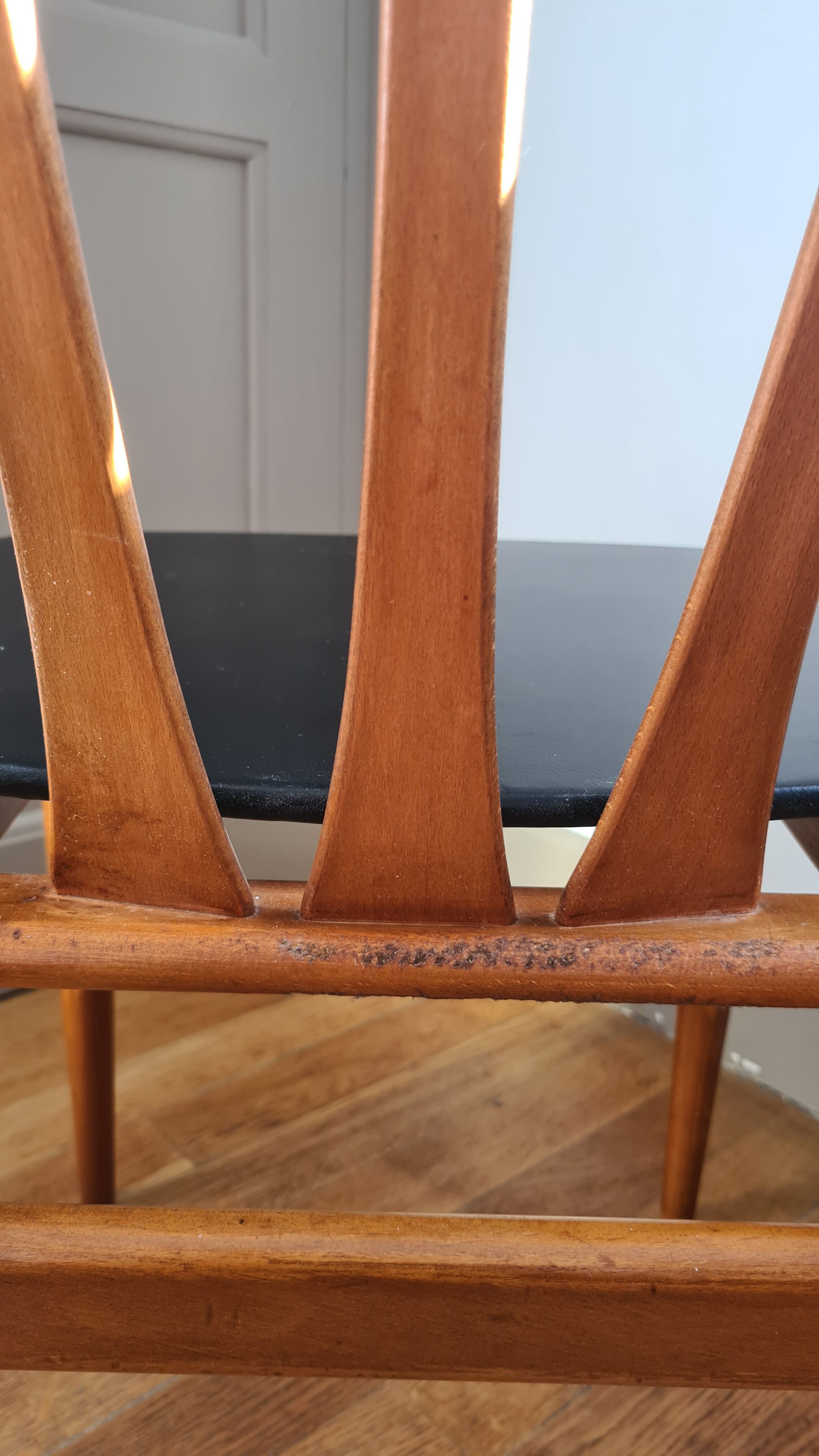 English chair wood and skai