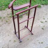 Chamber valet in mahogany tinted beech from the 70s with castors