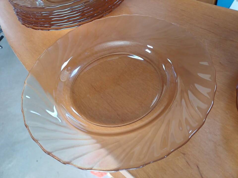 Set of 16 vintage Arcoroc amber plates