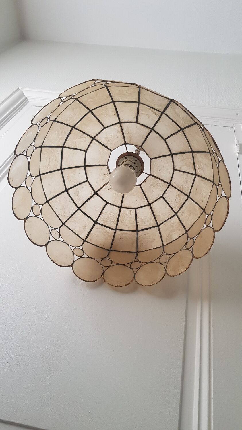 Mother-of-pearl and brass suspension