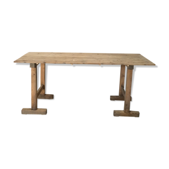Farm table