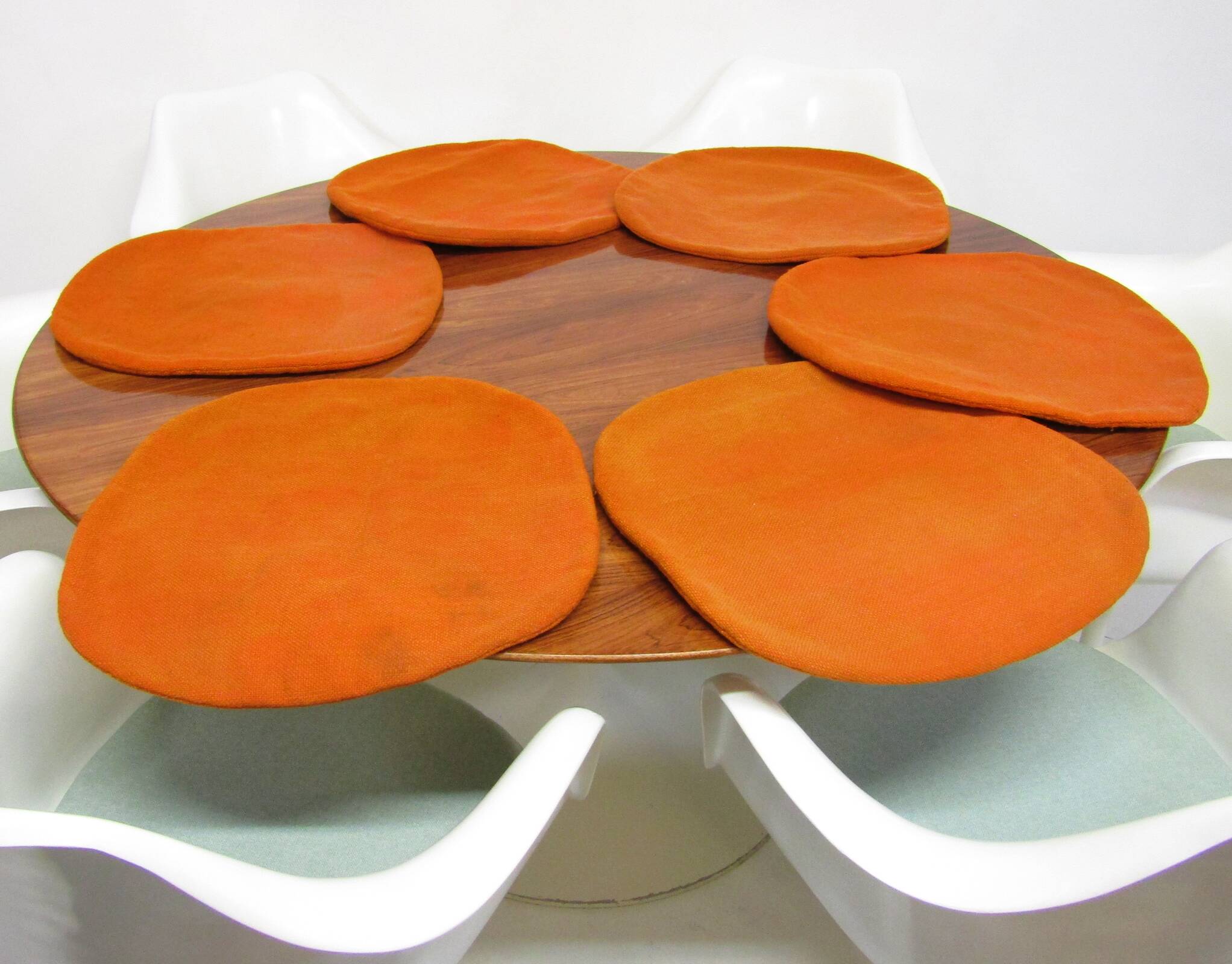 1970s Space-Age Tulip Dining Table & Six Chairs Set by Eero Saarinen for Knoll