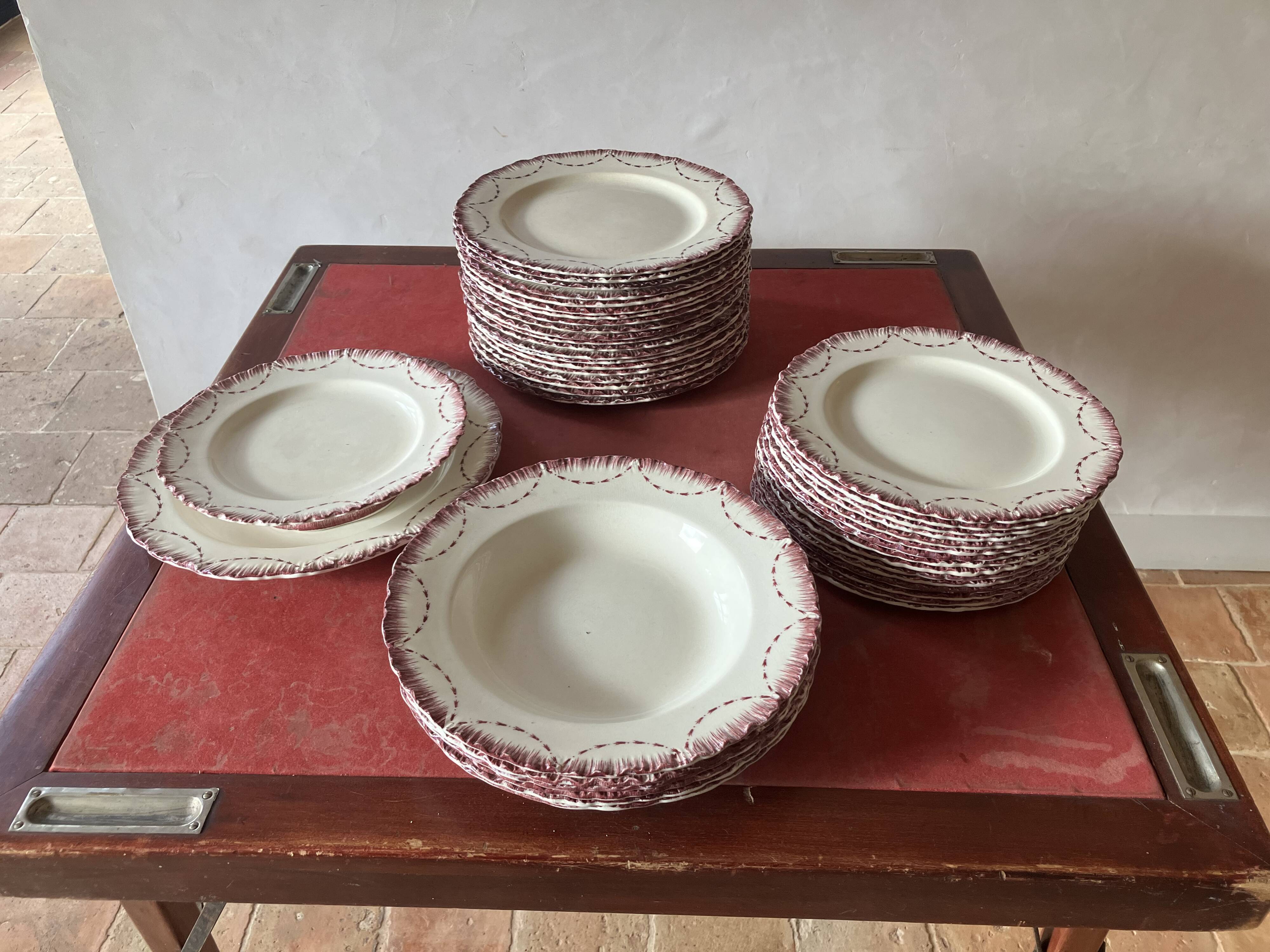 Wedgwood dinner service, 43 pieces.