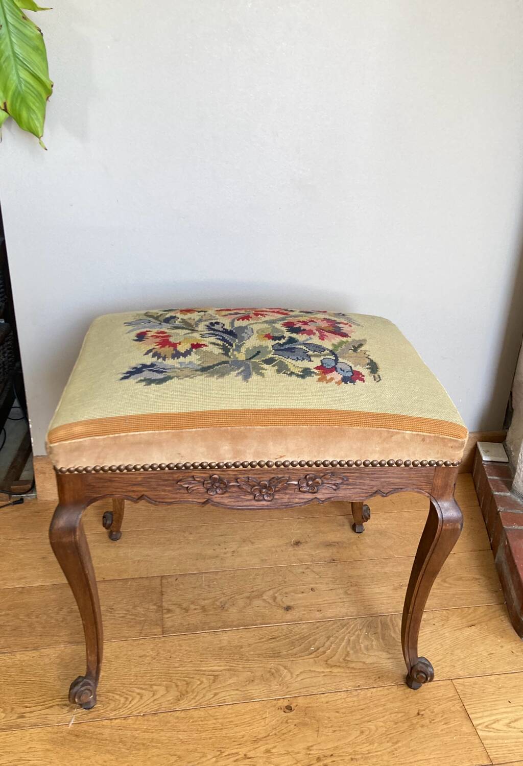 19th century Regency footrest with floral bouquet tapestry made with cross stitch
