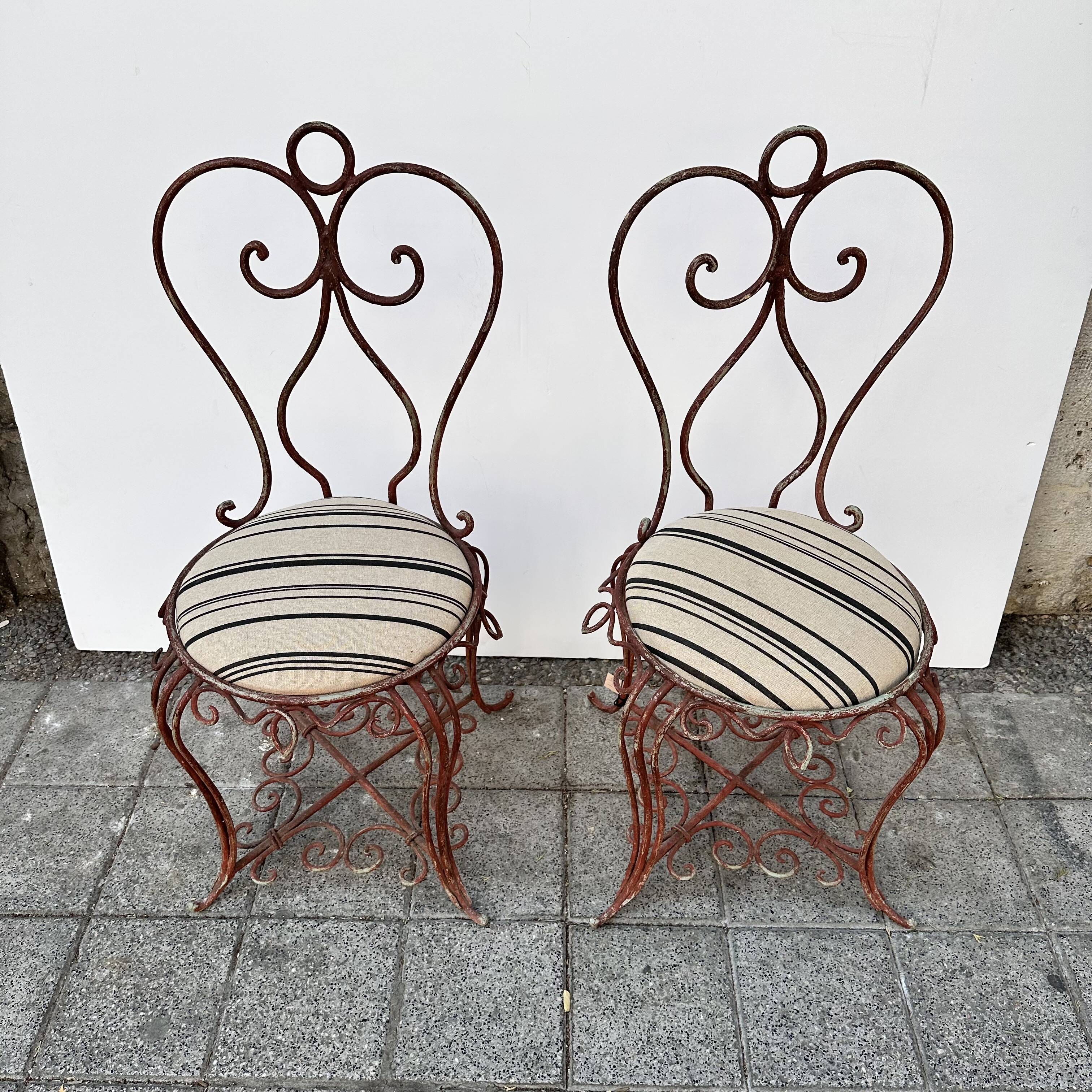 Pair of wrought iron chairs, Art Nouveau, early 20th century – France