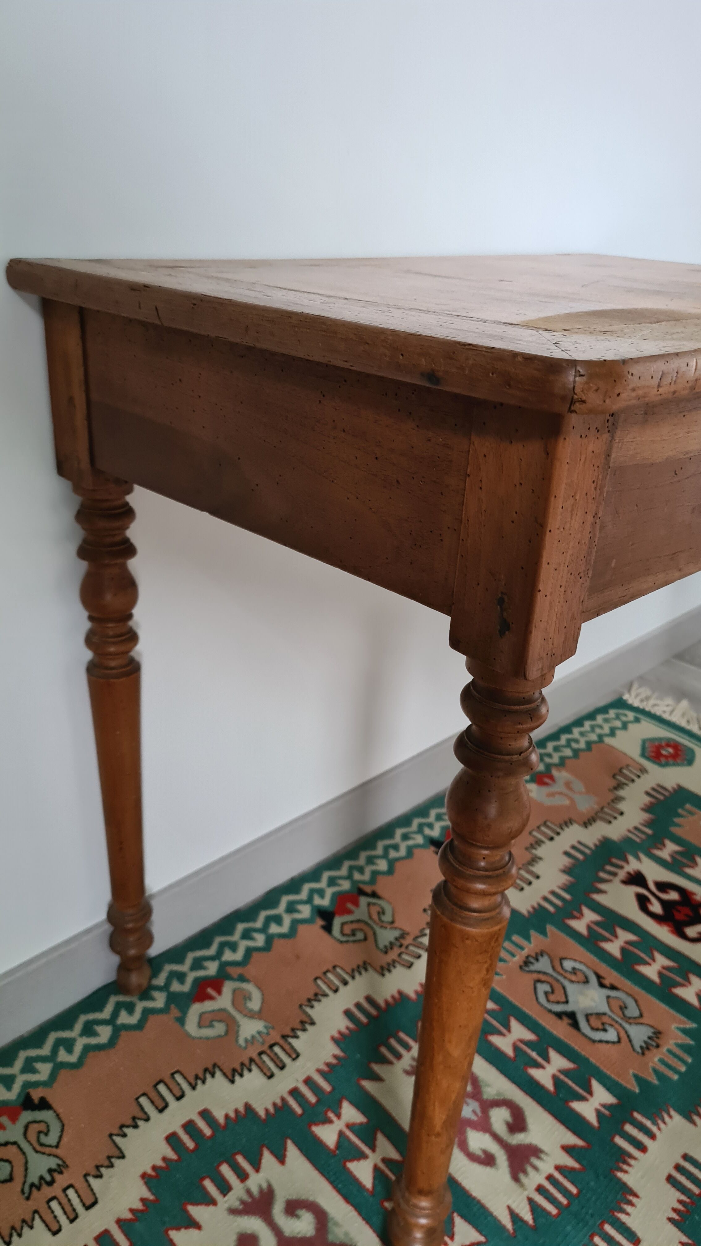 Desk with feet turned in oak