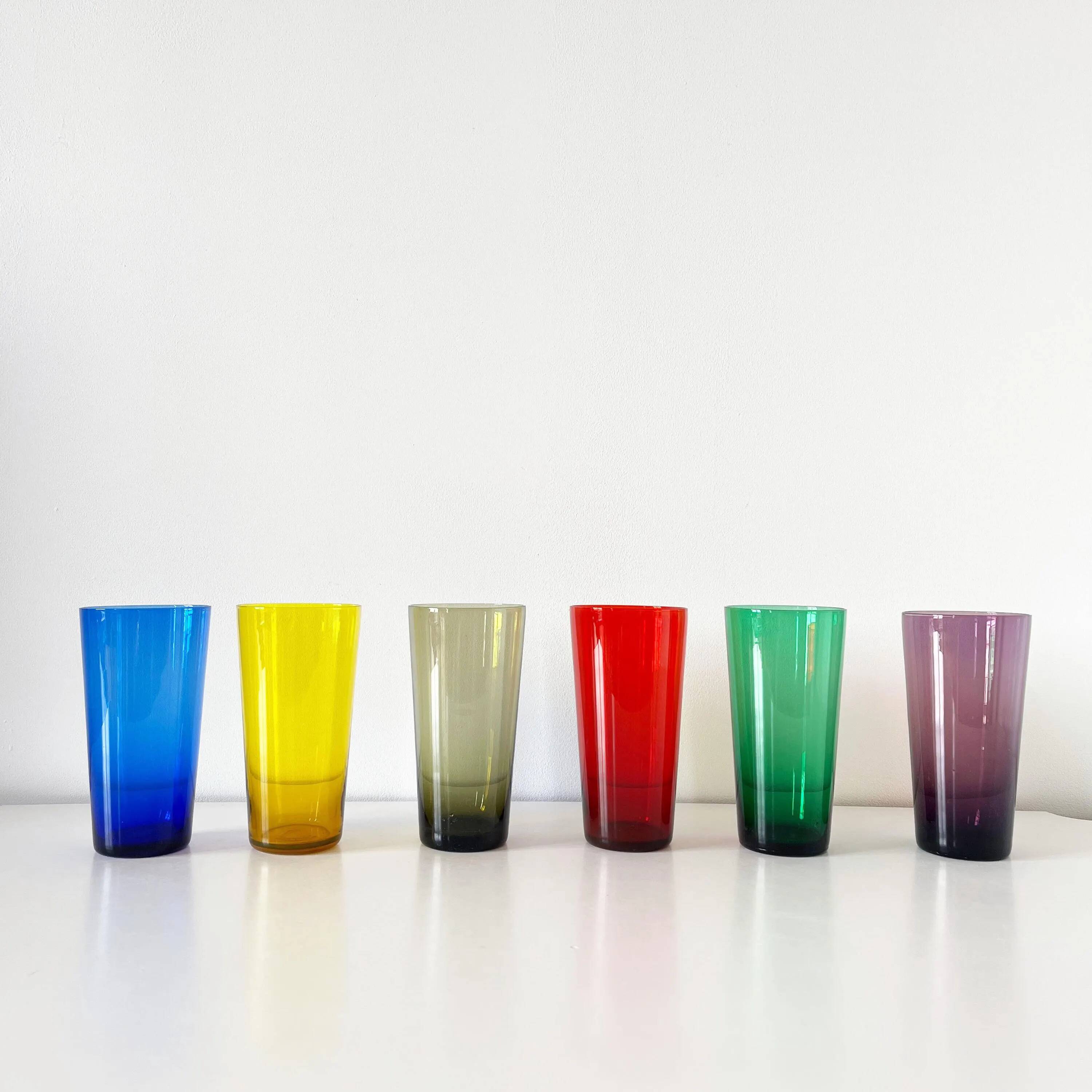 Lot de 6 verres colorés en verre soufflé 1960