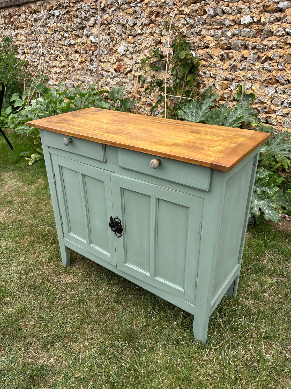 Buffet parisien vintage couleur vert cèdre