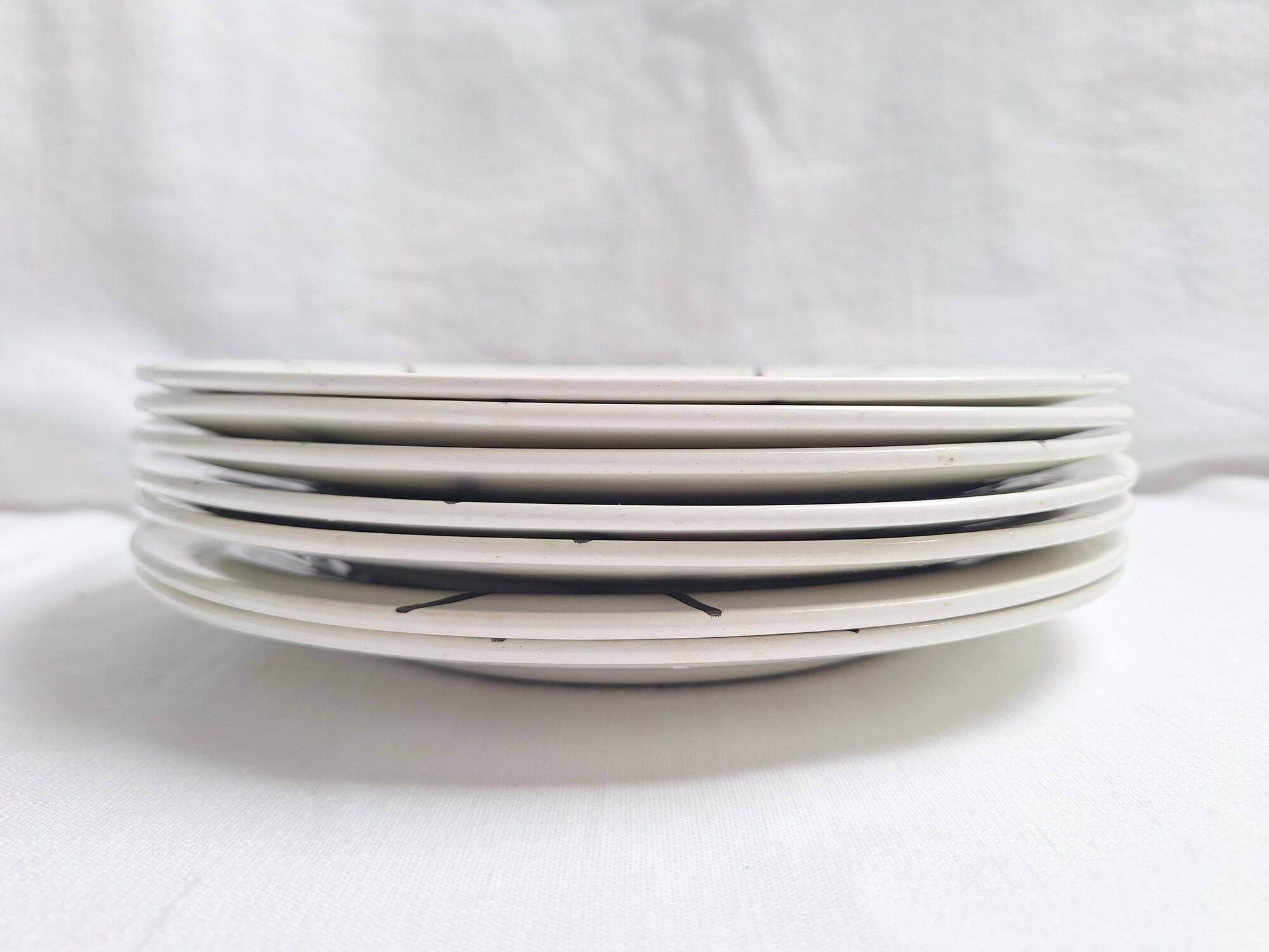 Flat plates St Amand model Bayonne white, green and black.