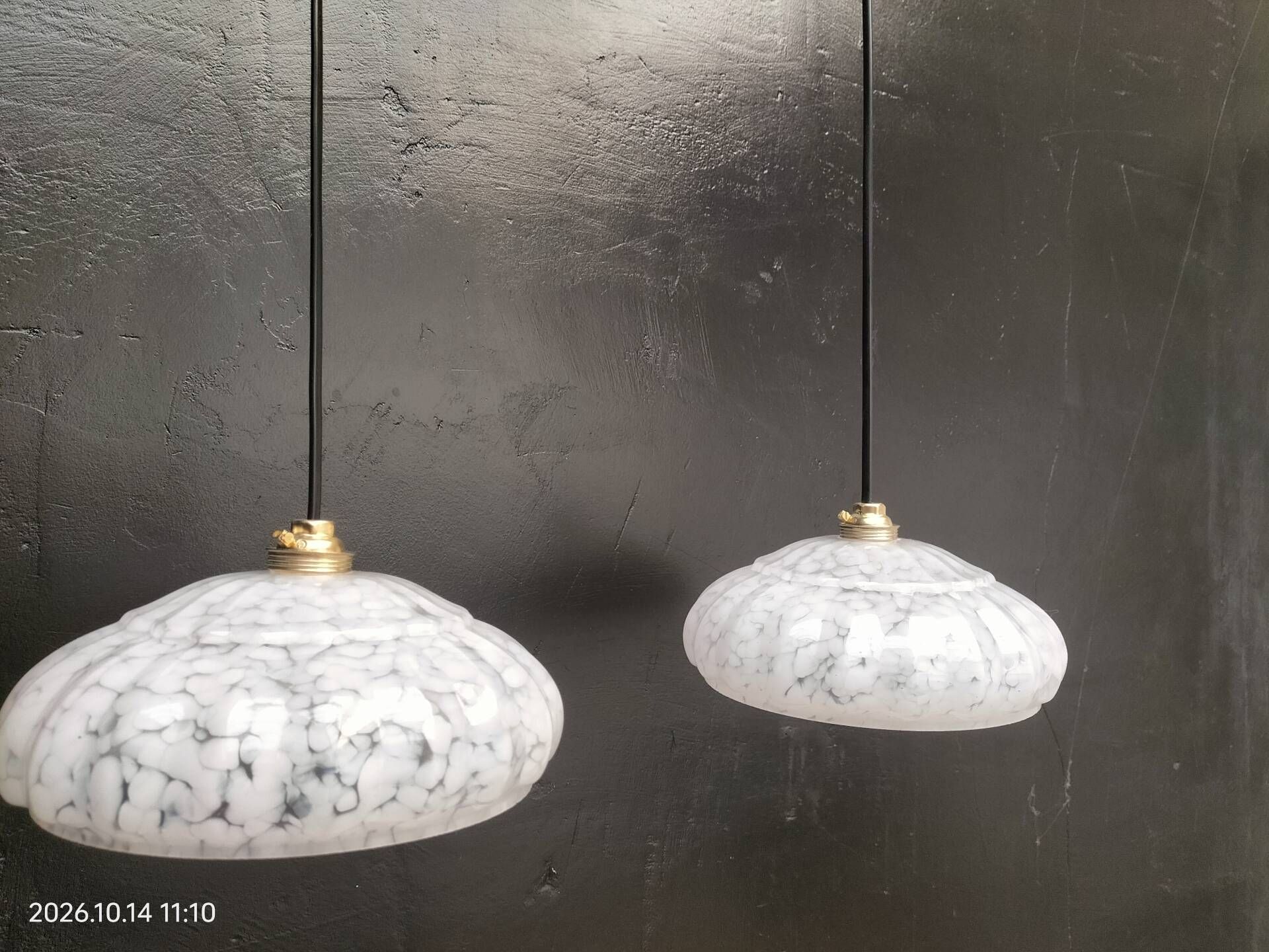 Glass suspensions from Clichy
