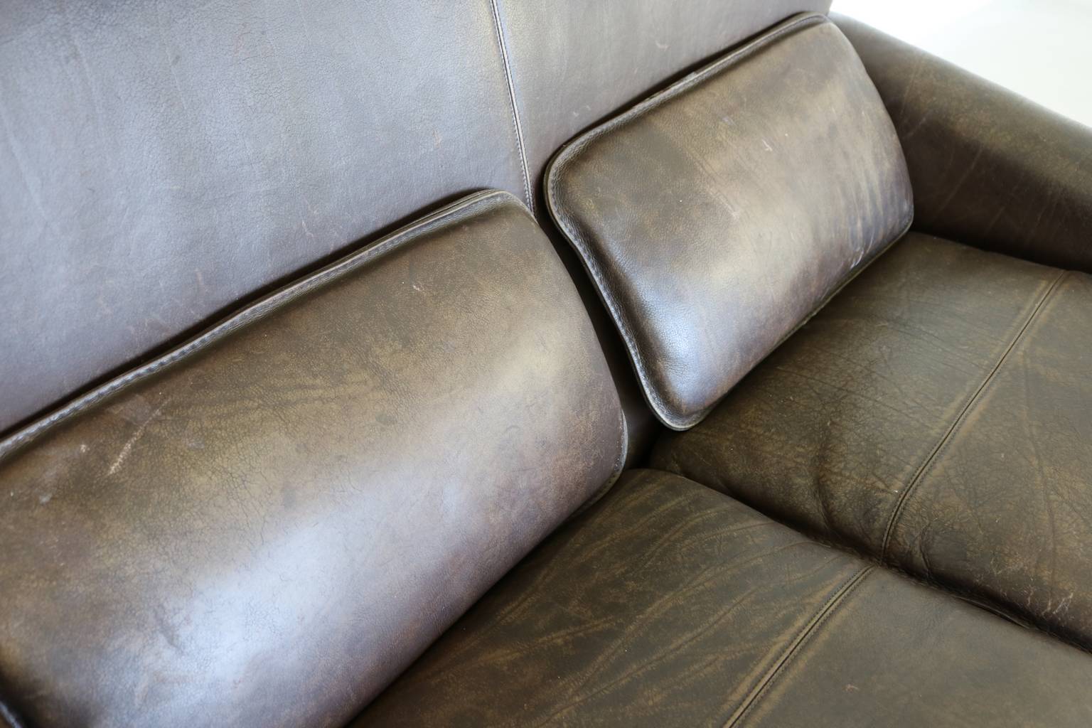 Canapé de brun leater côté poche deux places