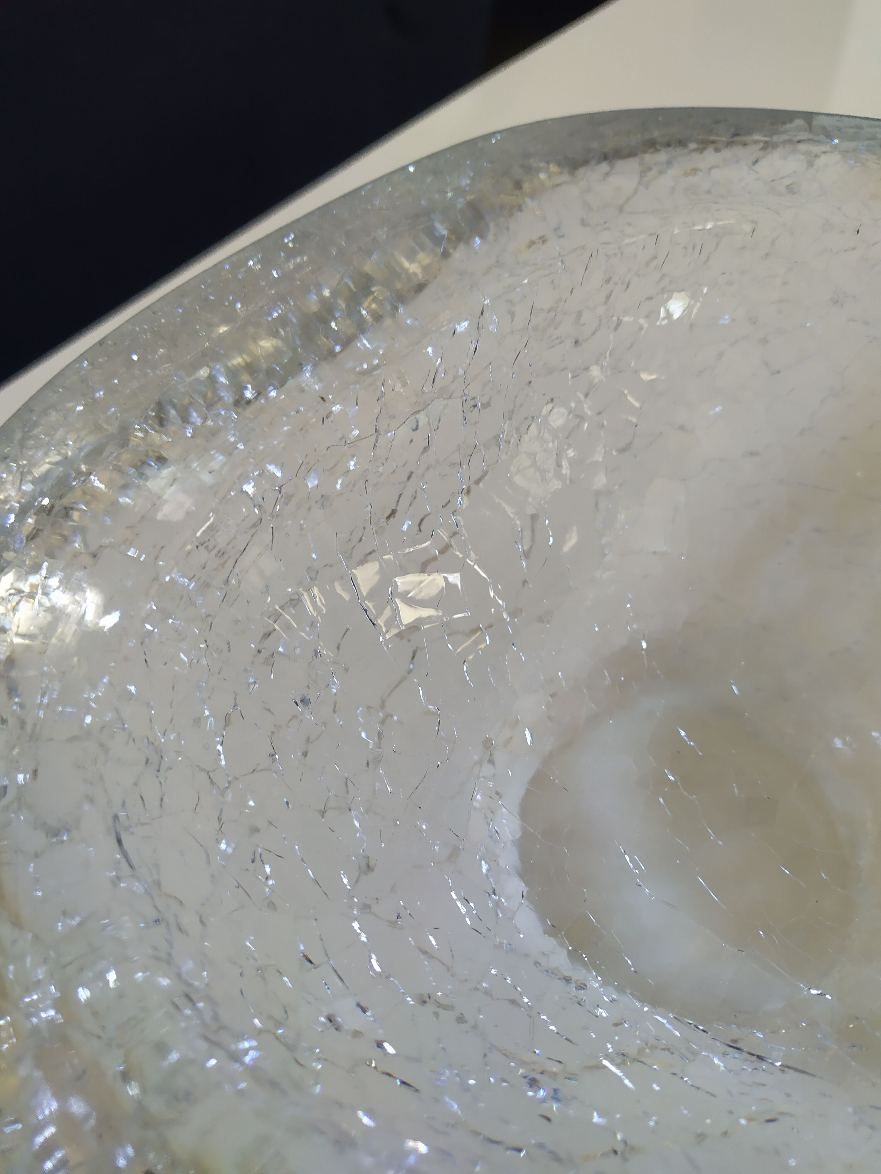 Imposing cracked glass mortar