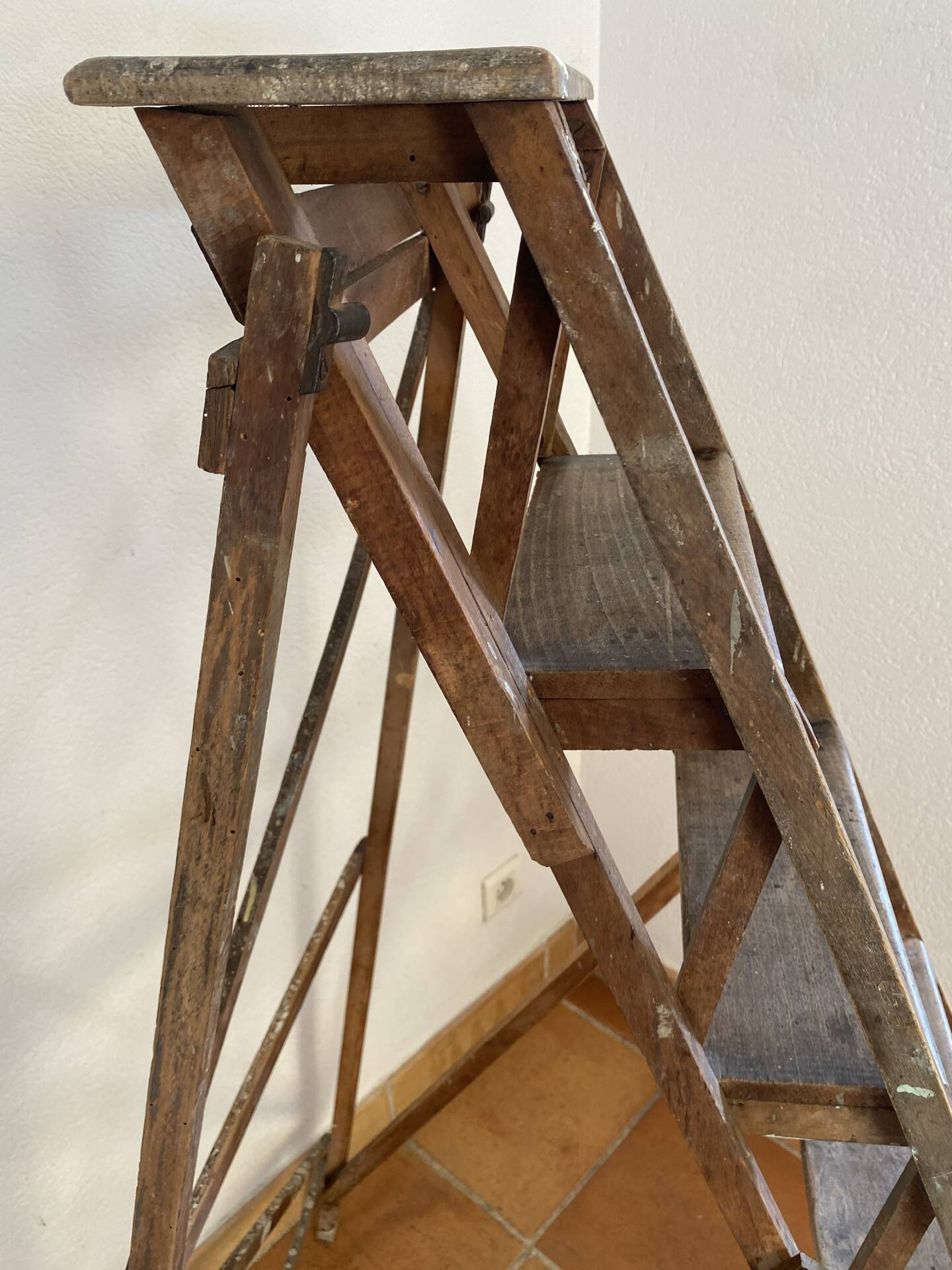Wooden painter's step ladder