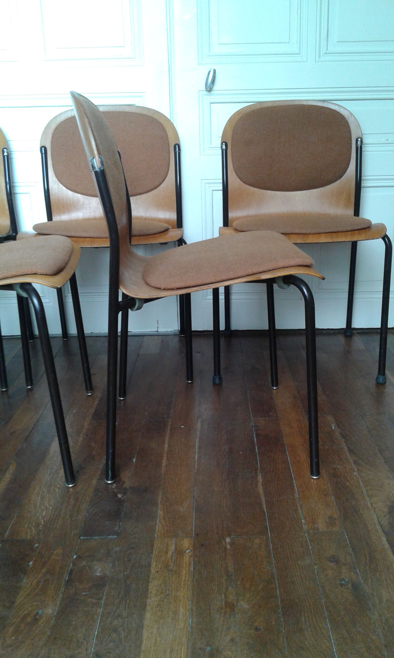 Lot of 5 vintage stackable chairs