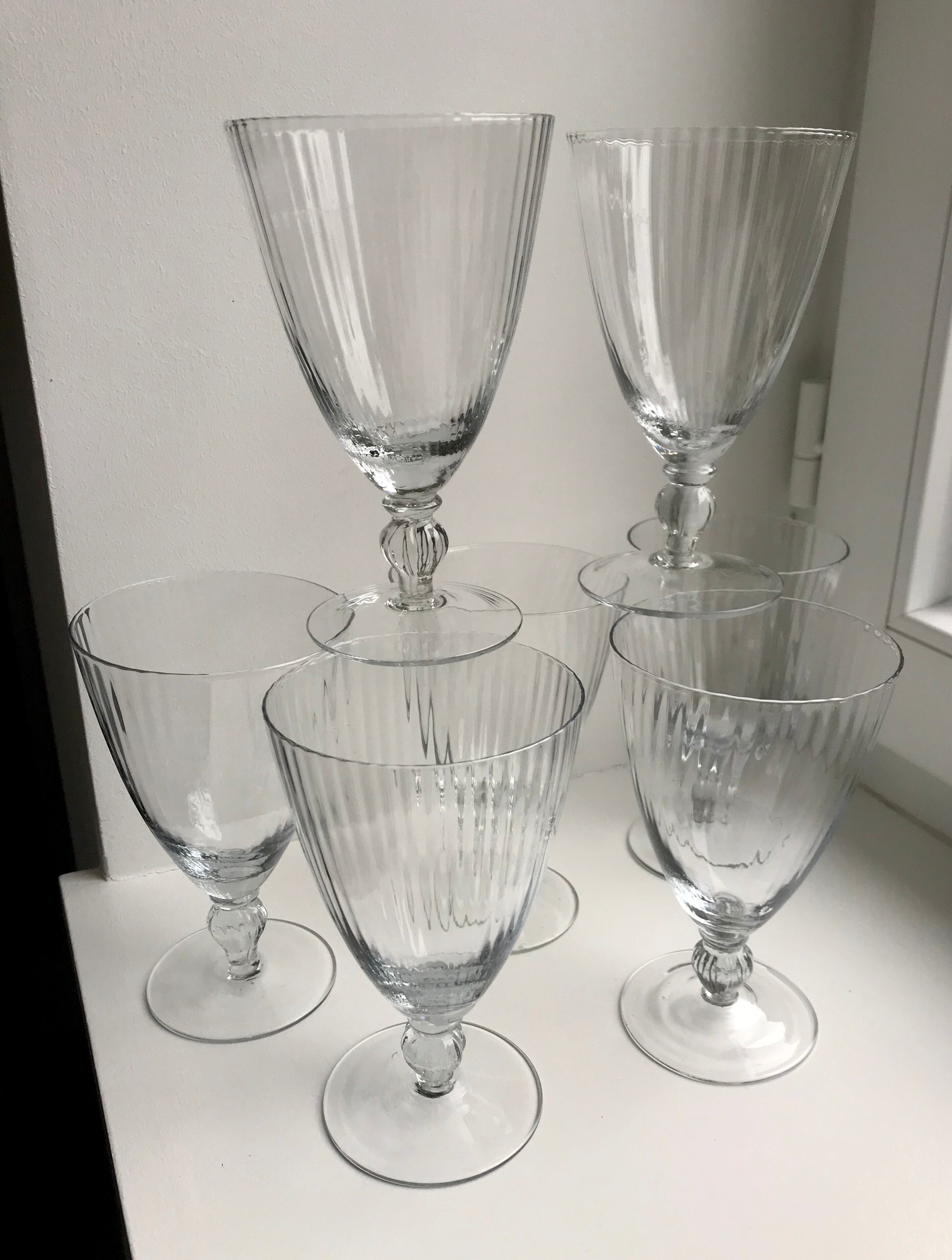 Set of 7 molded glass wine glasses 30-40s