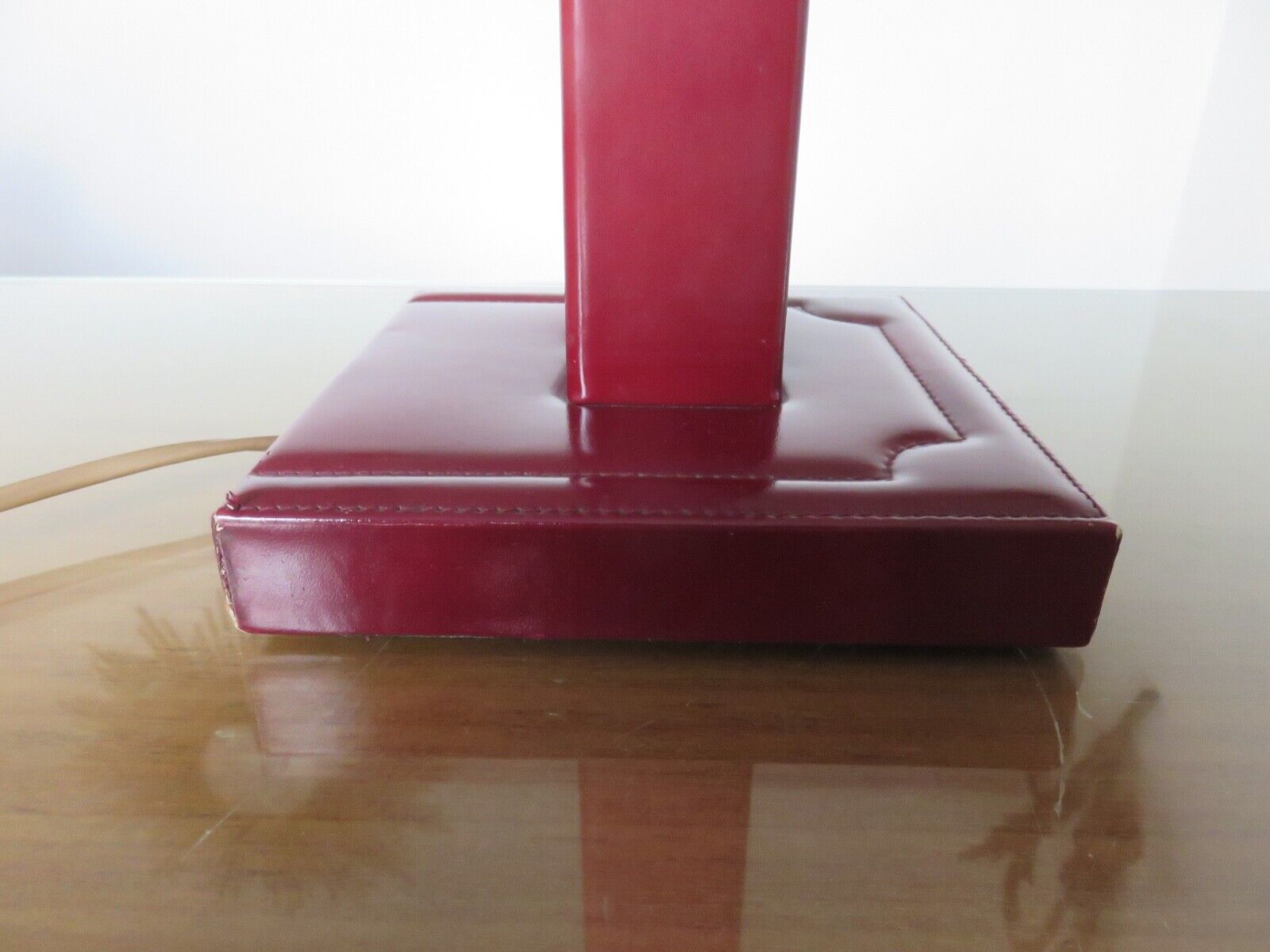Lamp "the tanner" in burgundy leather 60s 70s