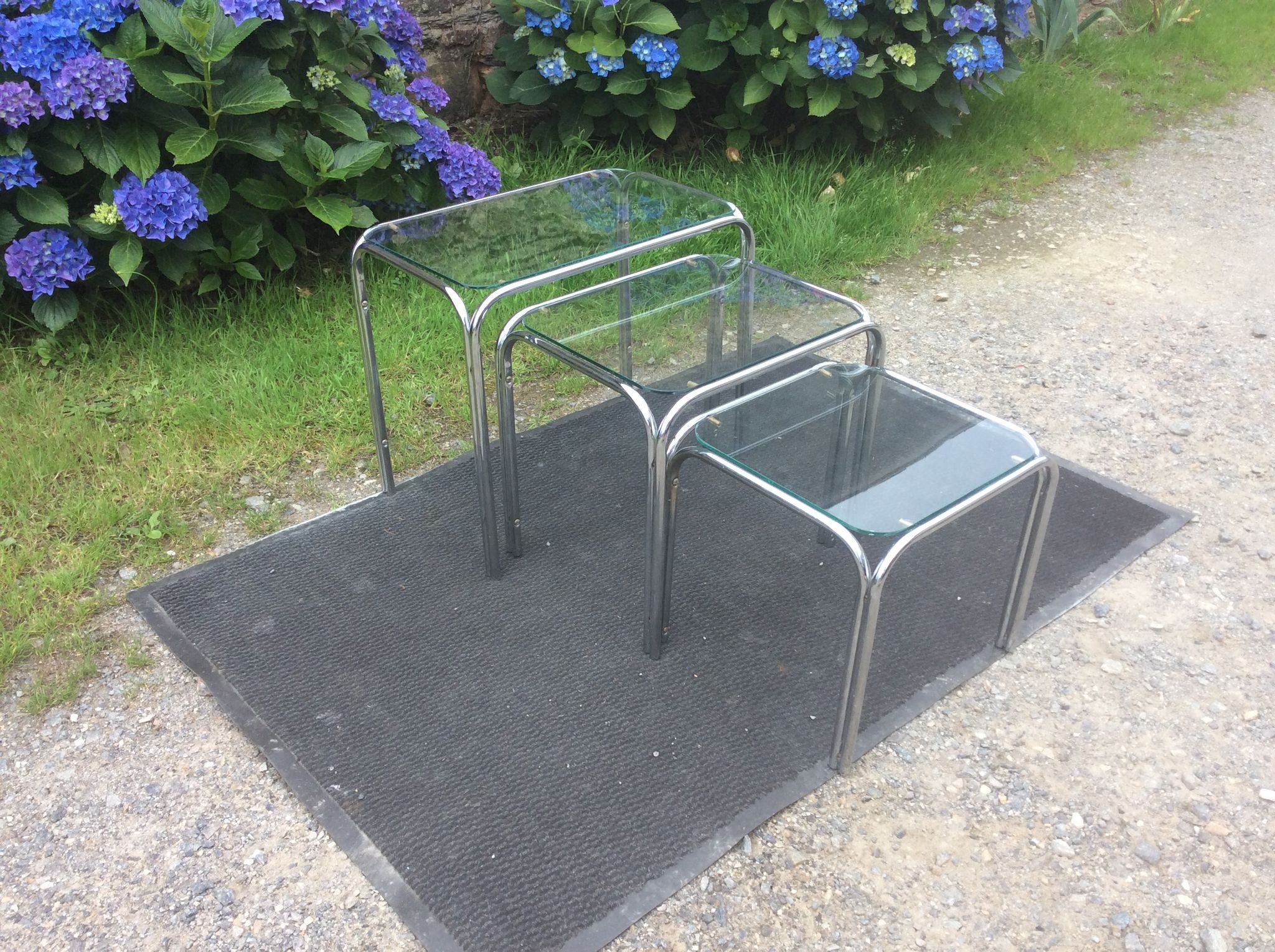 Vintage trundle tables in chrome tubular steel and glass